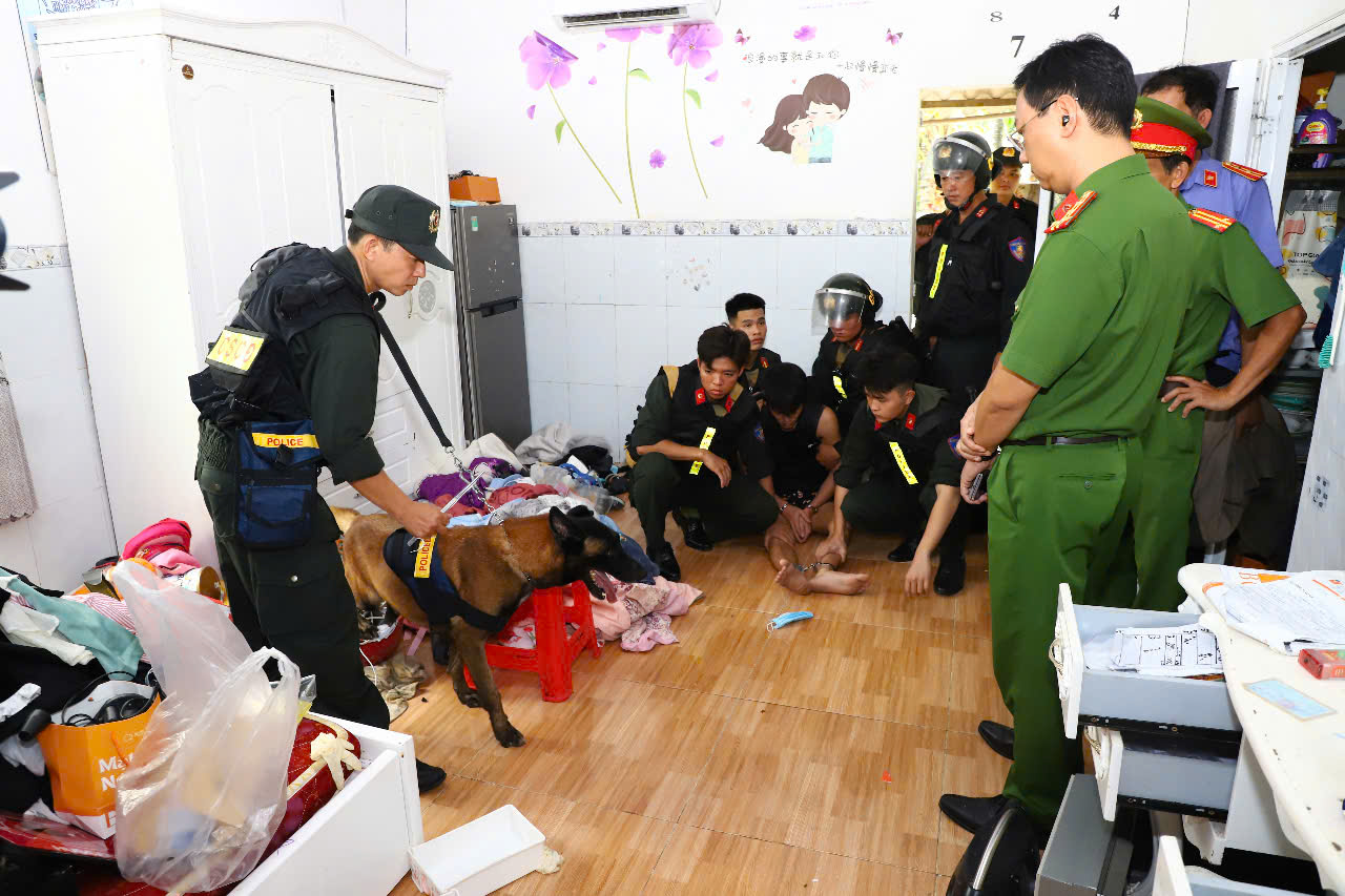 Sóc Trăng: Triệt phá đường dây tàng trữ, mua bán ma túy với số lượng lớn - Ảnh 2.