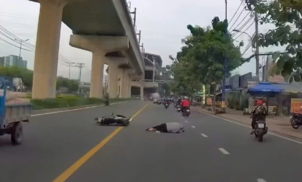 Lấy lời khai thanh niên đạp ngã xe người đi đường ở TP.Thủ Đức - Ảnh 1.