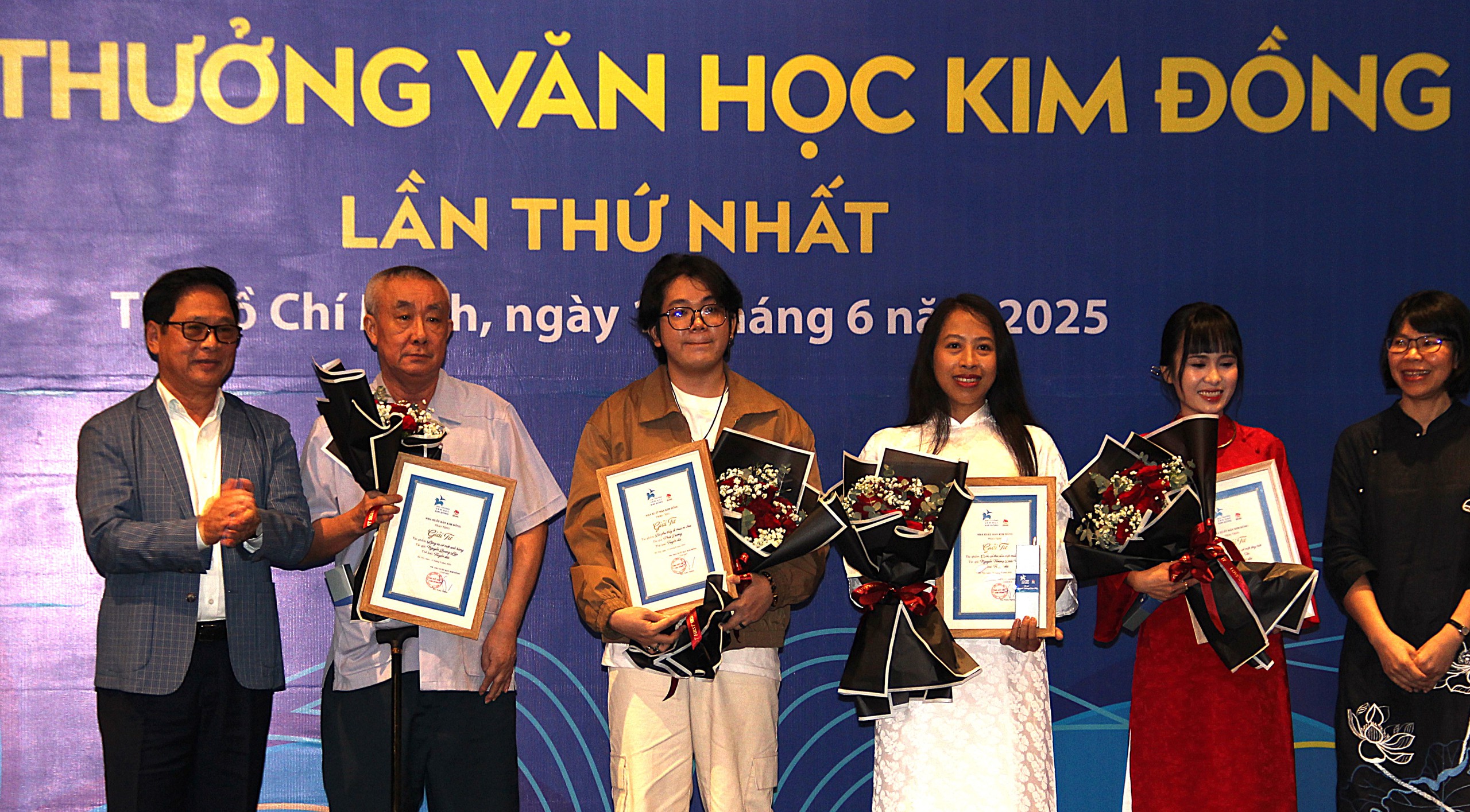 Nhà văn 24 tuổi giành 100 triệu đồng tại giải thưởng sáng tác cho thiếu nhi- Ảnh 7. Nhà văn 24 tuổi giành 100 triệu đồng tại giải thưởng sáng tác cho thiếu nhi- Ảnh 7.