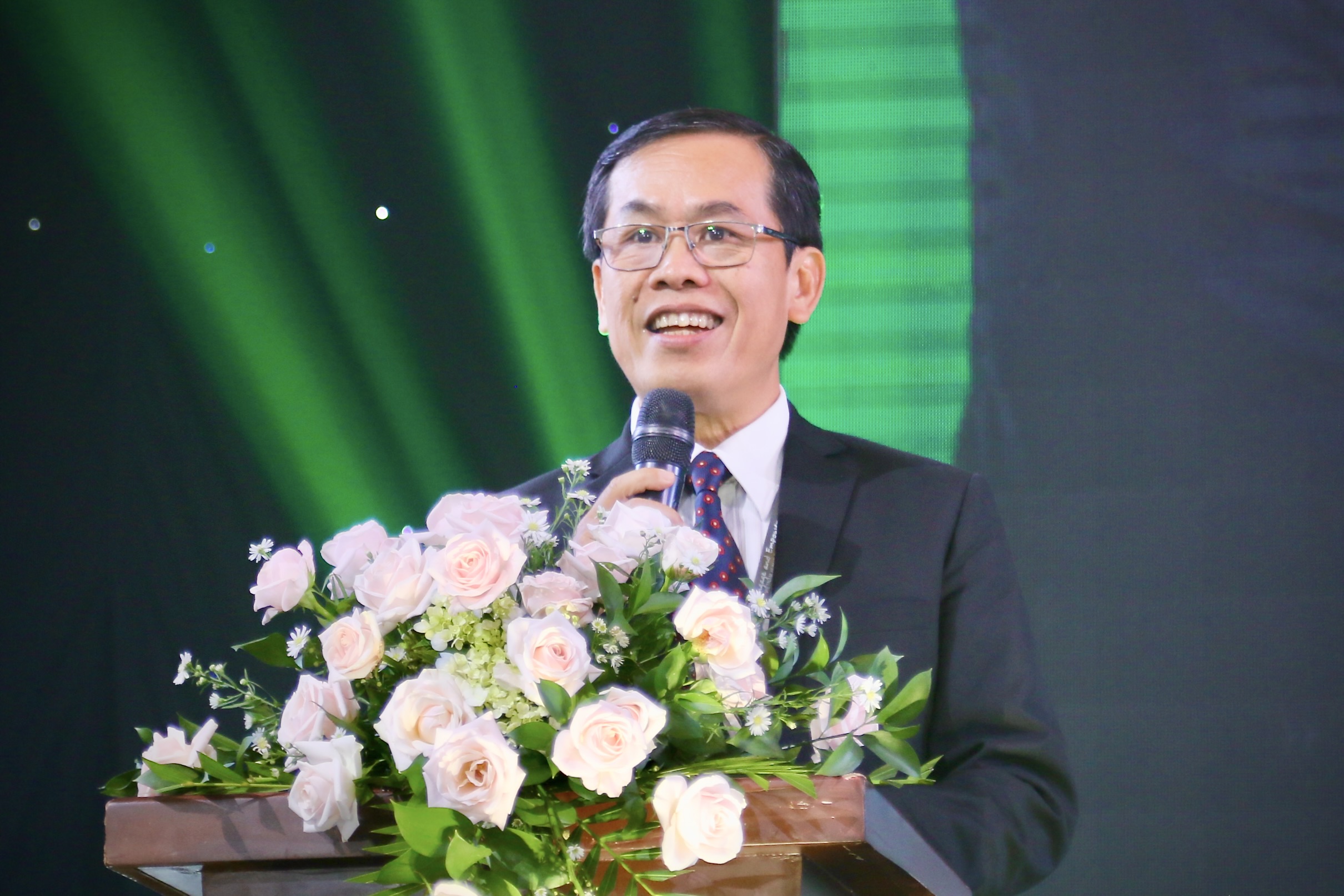 Mức lương người lao động chênh lệch thế nào giữa các ngành? - Ảnh 1.