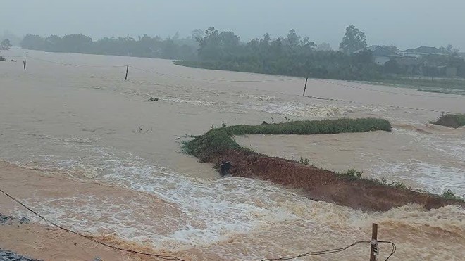 Vụ vỡ đập Dạ Lam: Chủ động phá đê quai giữa mưa lũ tại Quảng Bình - Ảnh 1. Vụ vỡ đập Dạ Lam: Chủ động phá đê quai giữa mưa lũ tại Quảng Bình - Ảnh 1.
