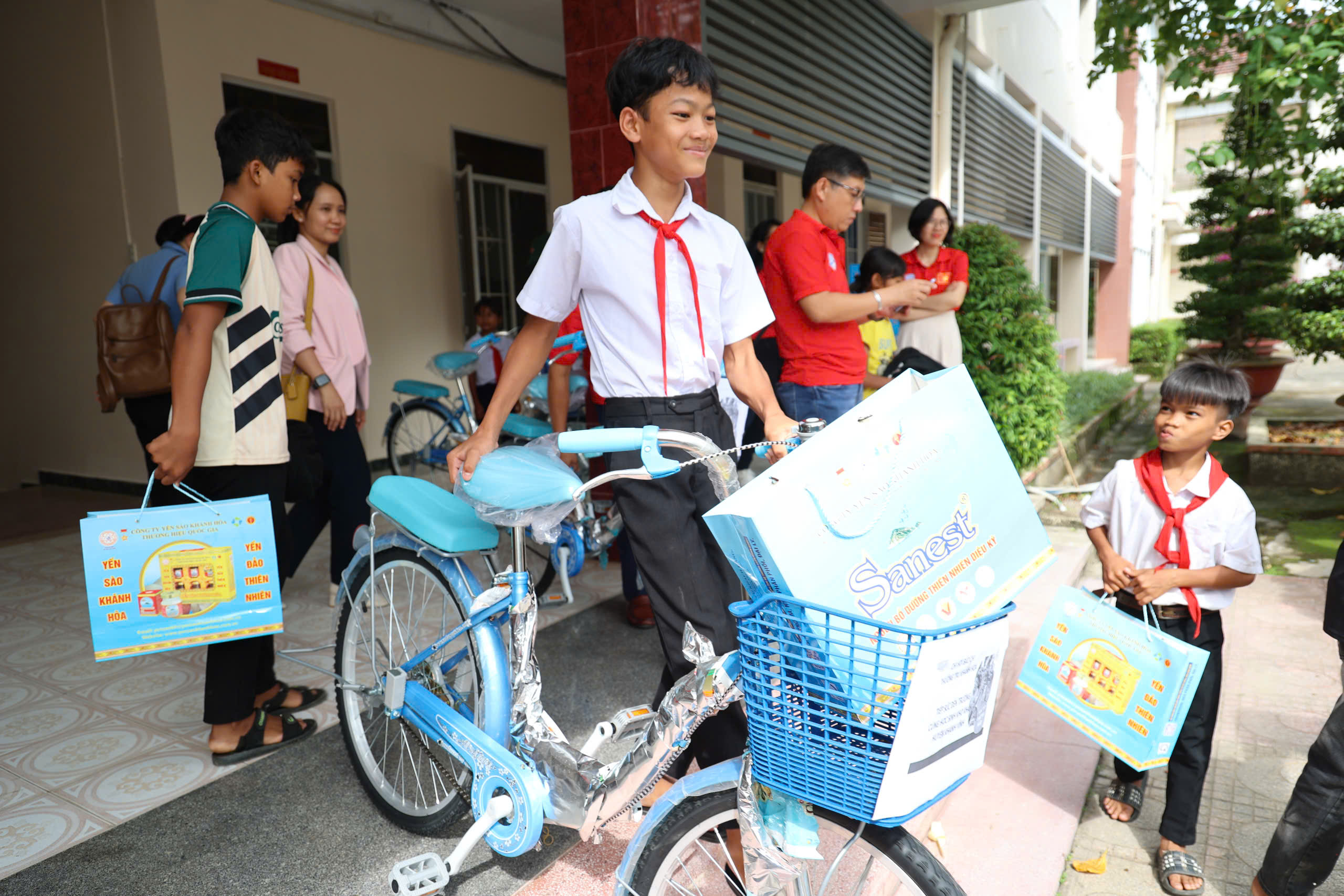 20 xe đạp đến với học sinh nghèo huyện miền núi của Khánh Hòa- Ảnh 3.