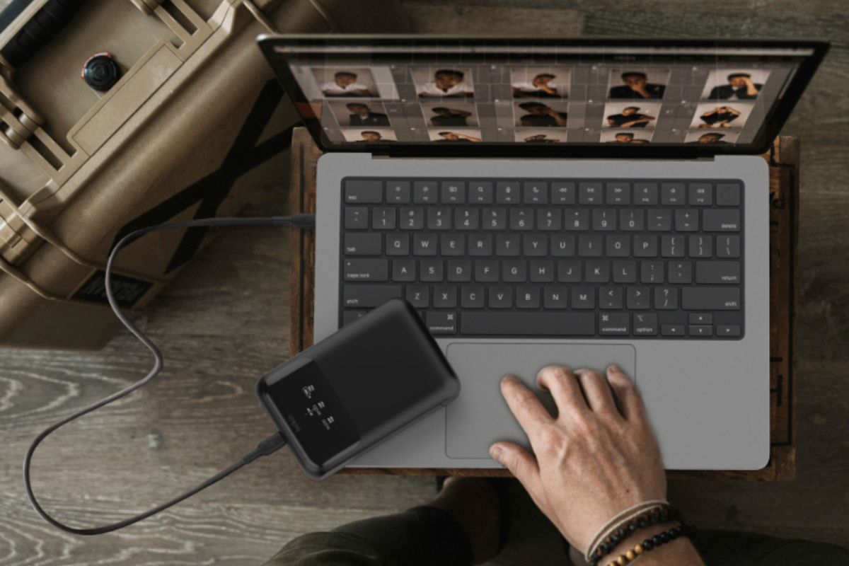 Cần sạc dự phòng lớn cỡ nào để sạc đầy pin laptop? - Ảnh 1.