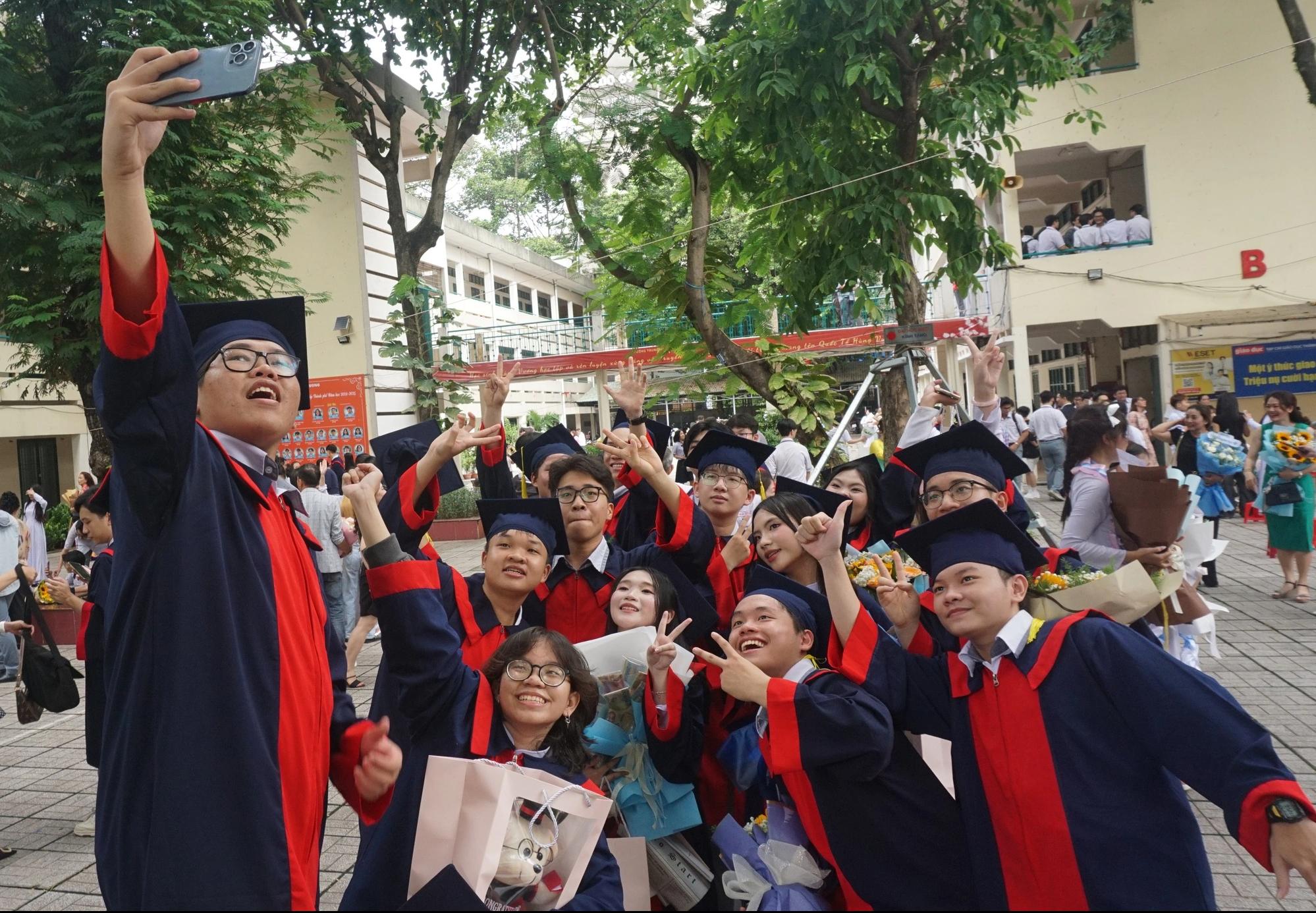 Lời hiệu trưởng nhắn gửi trước khi học sinh rời ‘Trạm thanh xuân’ Lời hiệu trưởng nhắn gửi trước khi học sinh rời ‘Trạm thanh xuân’