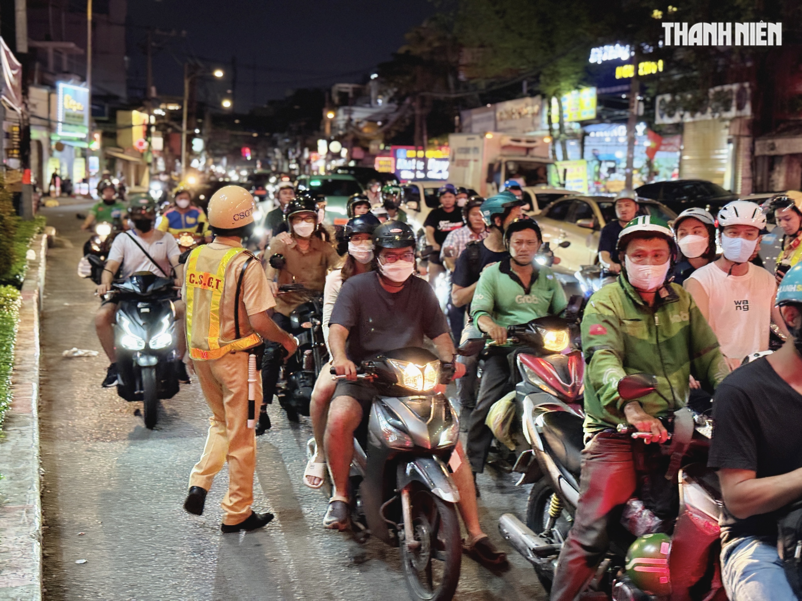 CSGT TP.HCM phạt nồng độ cồn: 'Đô 20 lon, nay uống 2 lon nghĩ chạy xe được' - Ảnh 2.