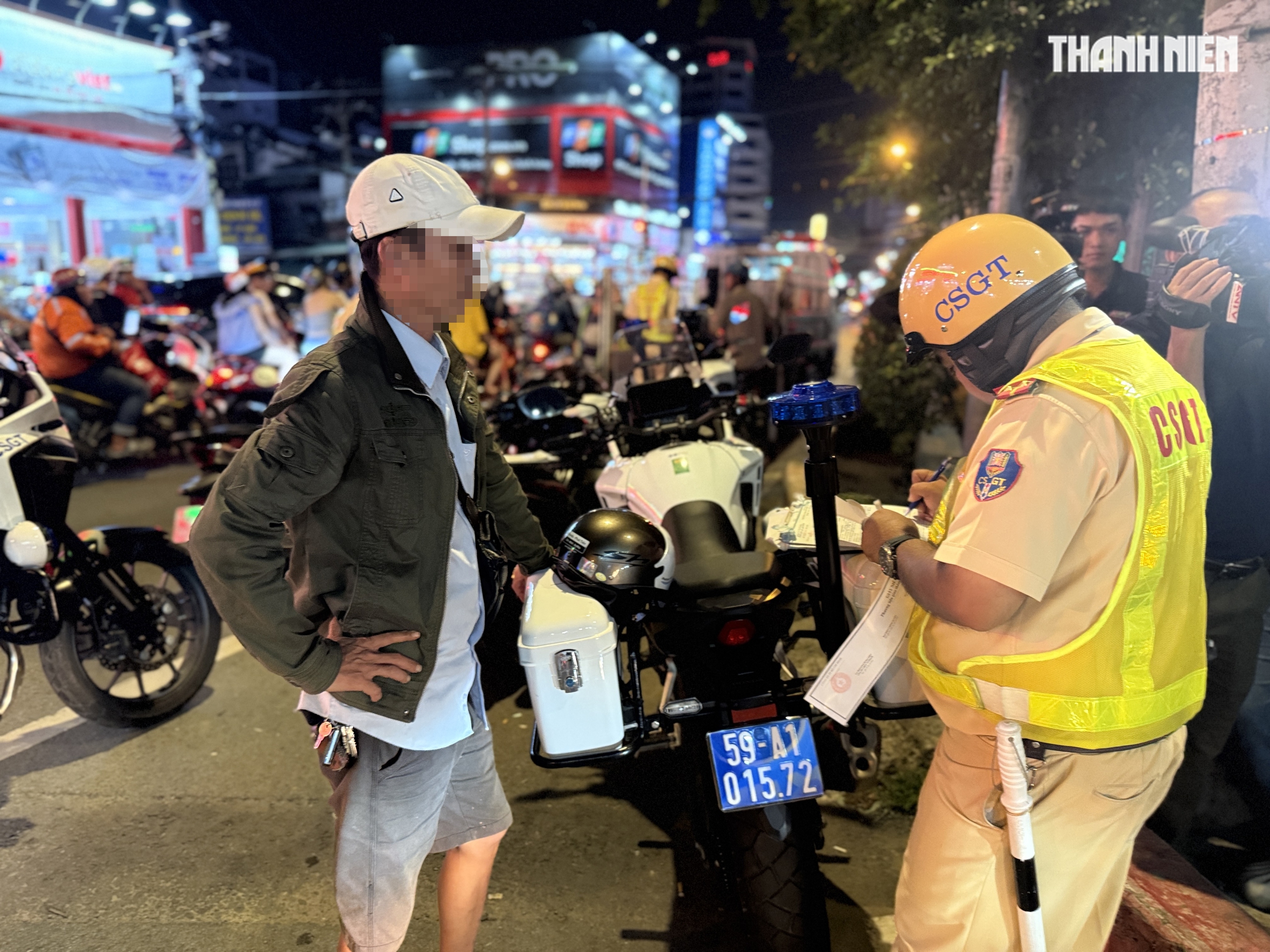 CSGT TP.HCM phạt nồng độ cồn: 'Đô 20 lon, nay uống 2 lon nghĩ chạy xe được' - Ảnh 4.
