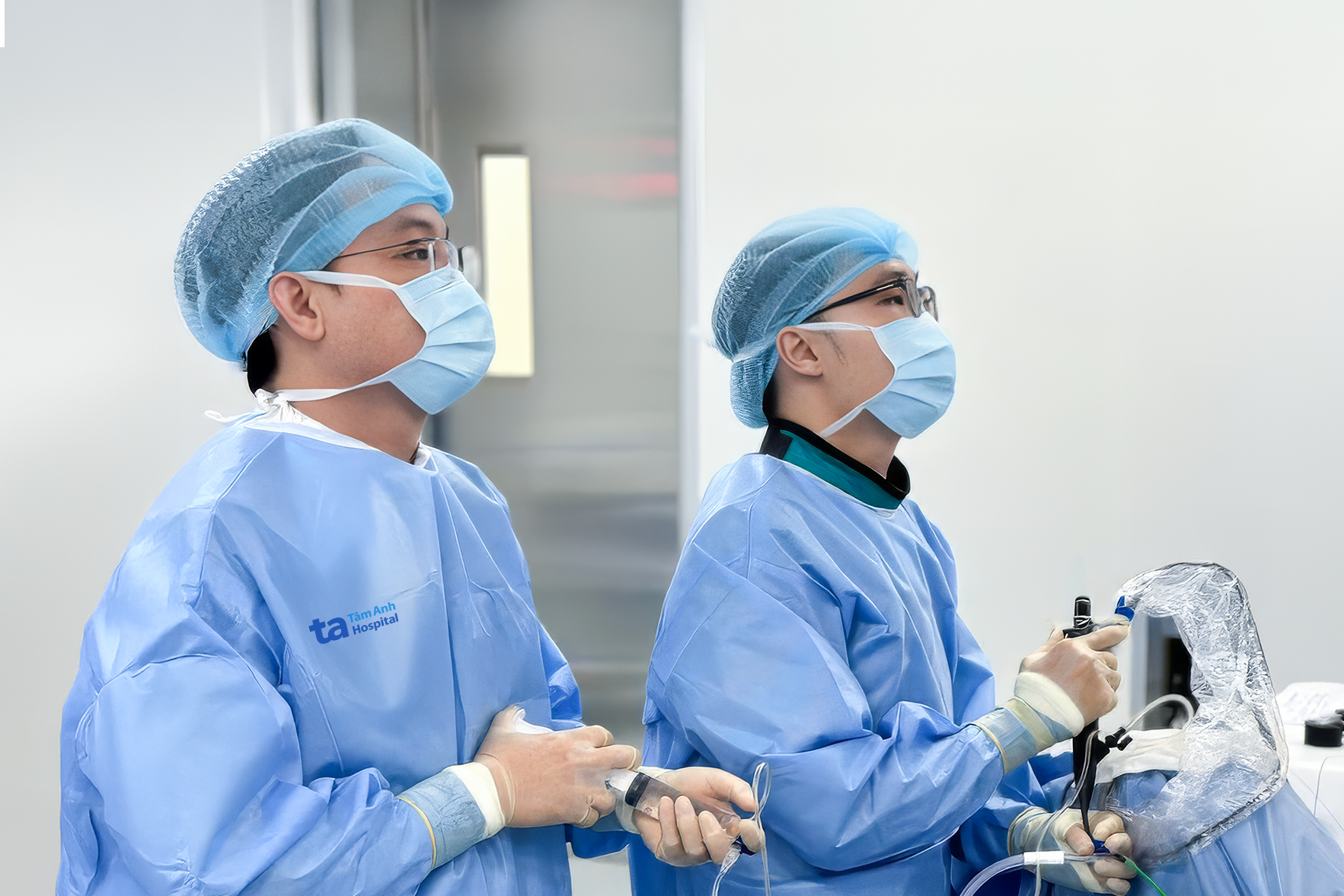 Y tế kỹ thuật cao và nhân văn