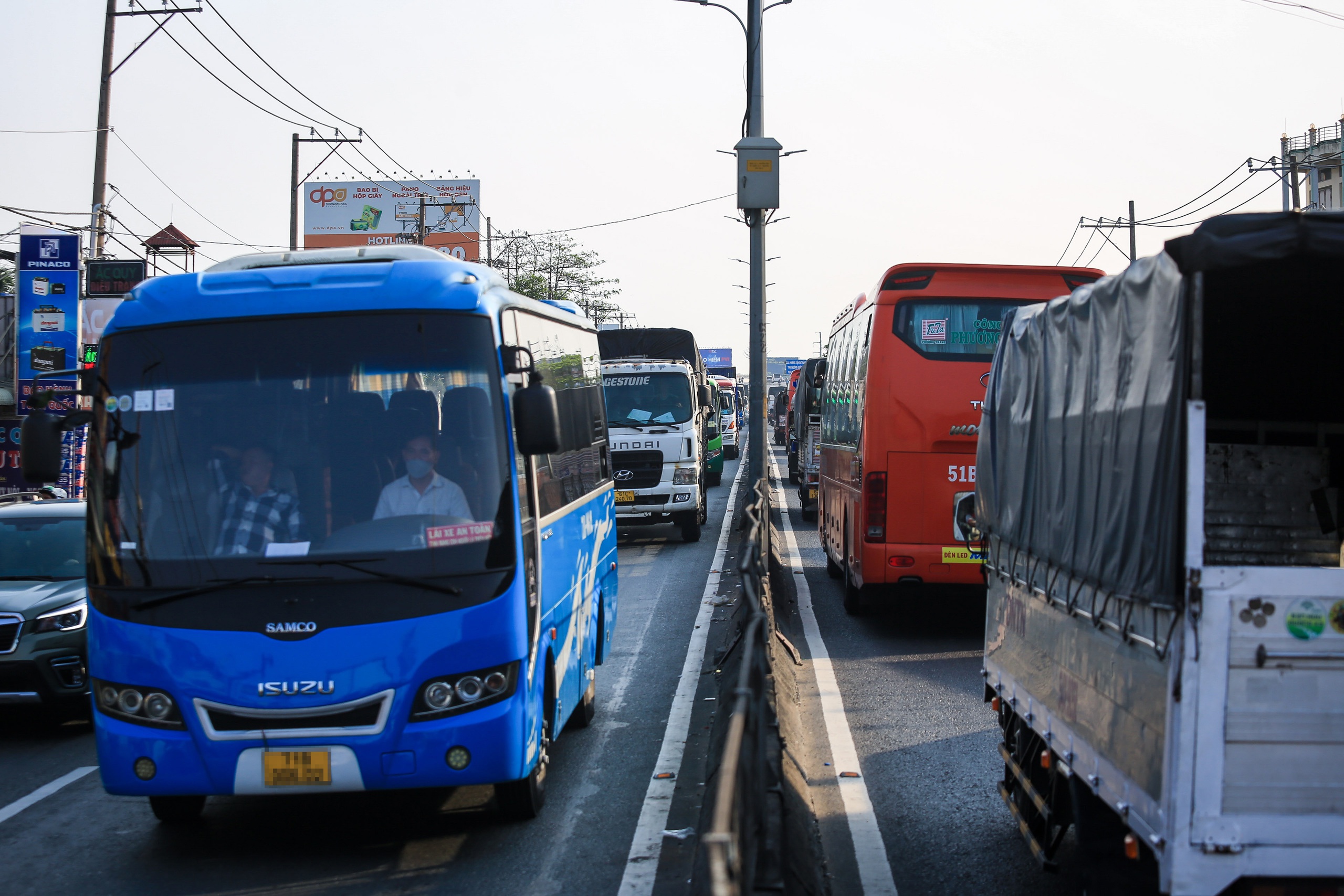 Bỏ quy định 'chỉ được lái xe 48 giờ 1 tuần' là hợp lý - Ảnh 1.