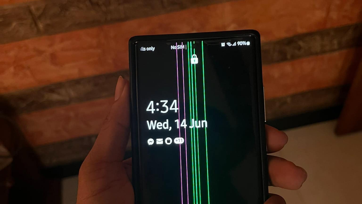 Samsung vẫn đang thay thế màn hình lỗi sọc xanh miễn phí - Ảnh 1.