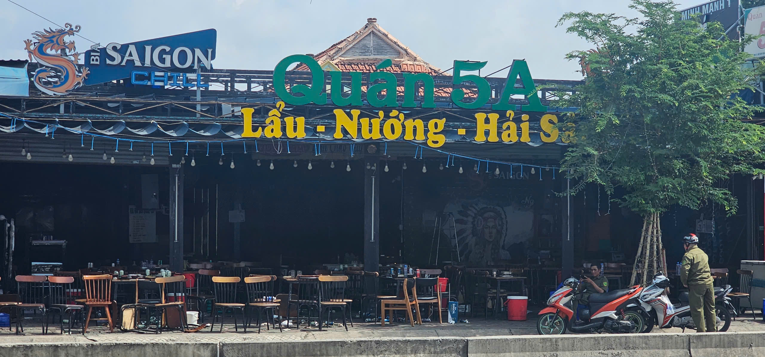Xô xát tại quán ăn ở Hóc Môn, 1 người nhập viện nguy kịch- Ảnh 2. Xô xát tại quán ăn ở Hóc Môn, 1 người nhập viện nguy kịch- Ảnh 2.