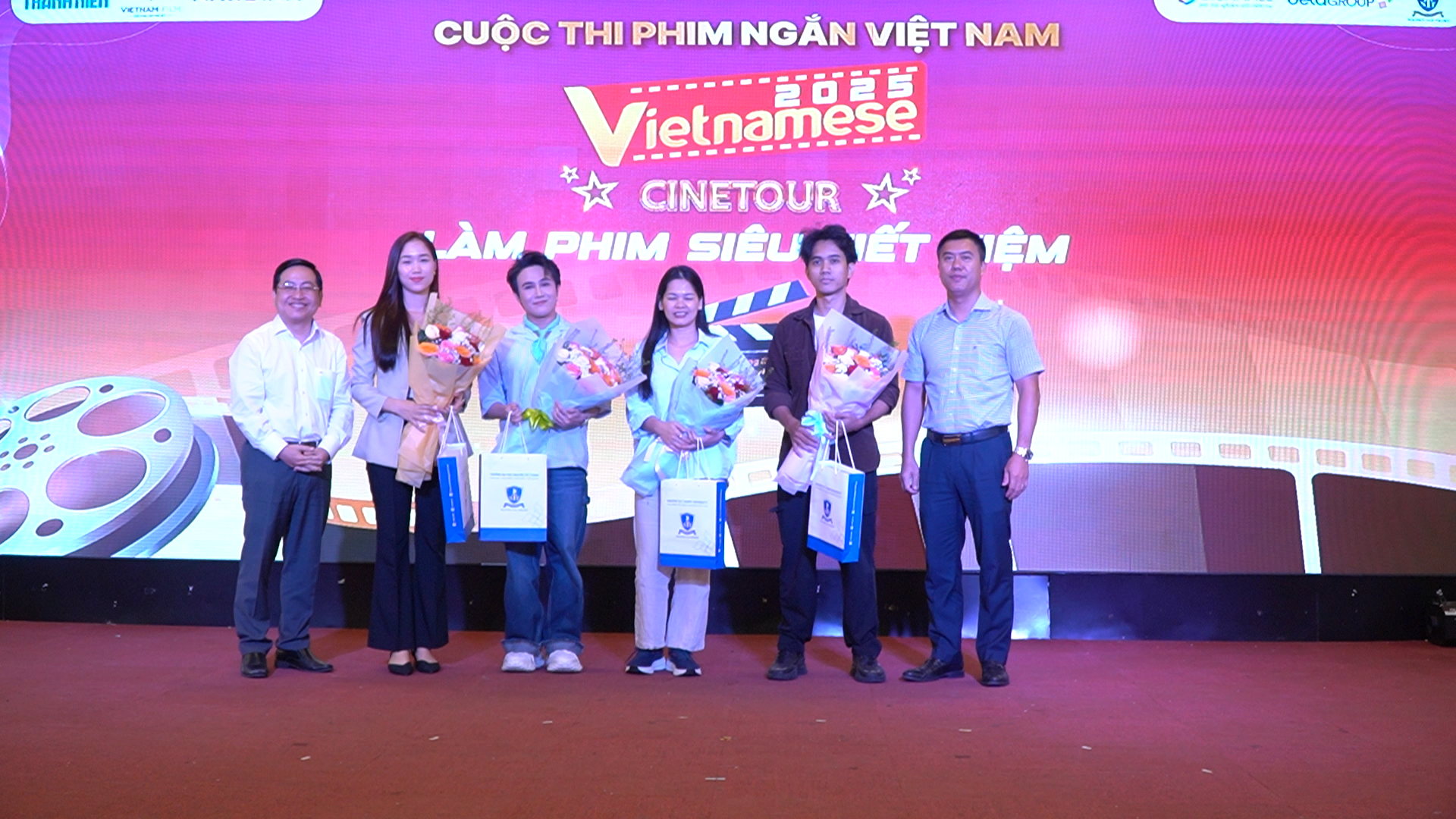 Cinetour: Diễn viên, đạo diễn Huỳnh Lập ‘bật mí’ cách làm phim siêu tiết kiệm Cinetour: Diễn viên, đạo diễn Huỳnh Lập ‘bật mí’ cách làm phim siêu tiết kiệm