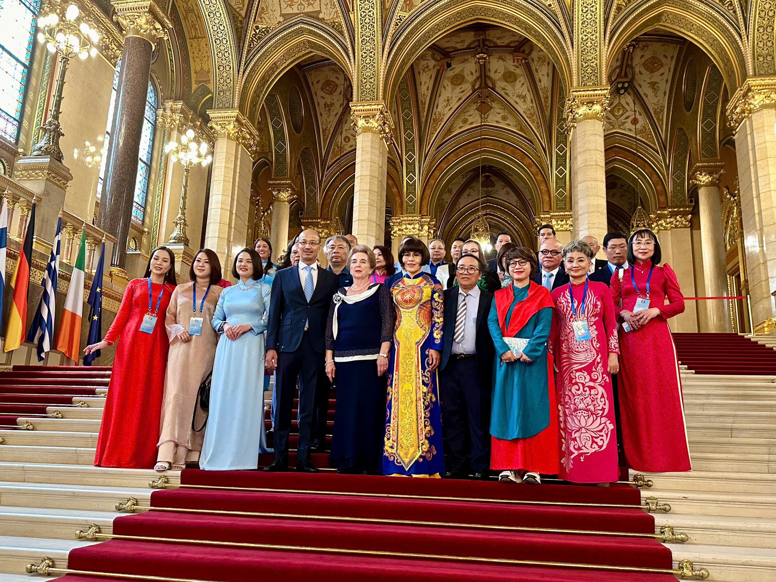 ការកំណត់តម្លៃវៀតណាមនៅក្រៅប្រទេសក្នុងសម័យបញ្ញាសិប្បនិមិត្ត - រូបថត ១. Định vị giá trị Việt ở nước ngoài thời trí tuệ nhân tạo- Ảnh 1.