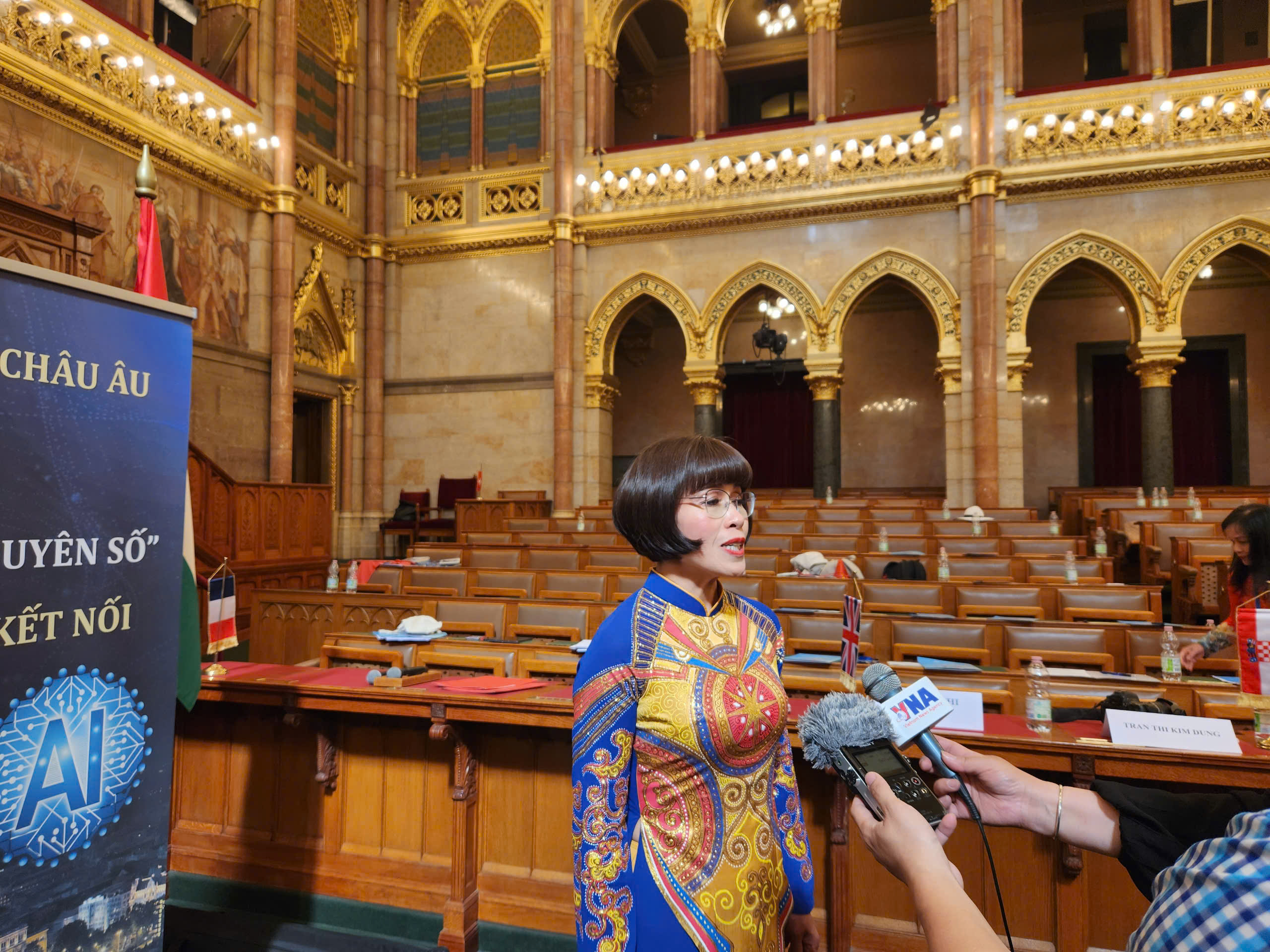 ការកំណត់តម្លៃវៀតណាមនៅក្រៅប្រទេសក្នុងសម័យបញ្ញាសិប្បនិមិត្ត - រូបថត ៤. Định vị giá trị Việt ở nước ngoài thời trí tuệ nhân tạo- Ảnh 4.