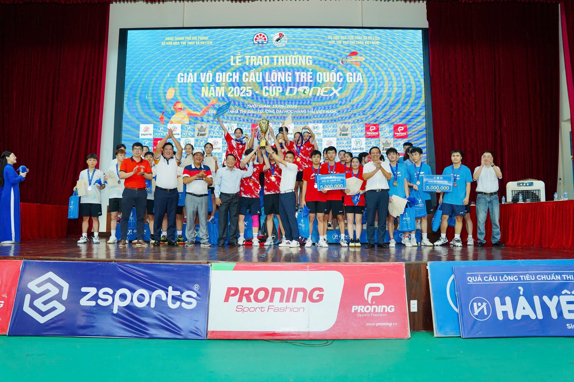 Lộ diện nhà vô địch tại giải vô địch cầu lông trẻ quốc gia- Ảnh 4. Lộ diện nhà vô địch tại giải vô địch cầu lông trẻ quốc gia- Ảnh 4.