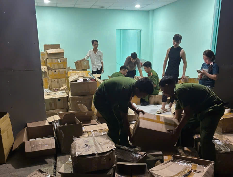 Triệt phá đường dây sản xuất, buôn bán mỹ phẩm giả quy mô lớn tại Tây Ninh - Ảnh 1.