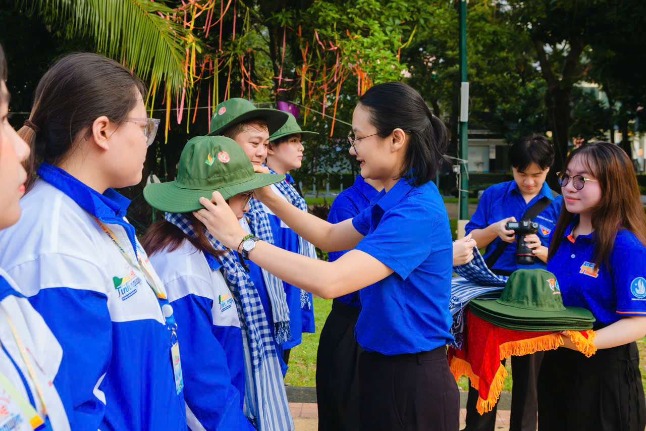 Mang sức trẻ đến với biển, đảo quê hương Mang sức trẻ đến với biển, đảo quê hương