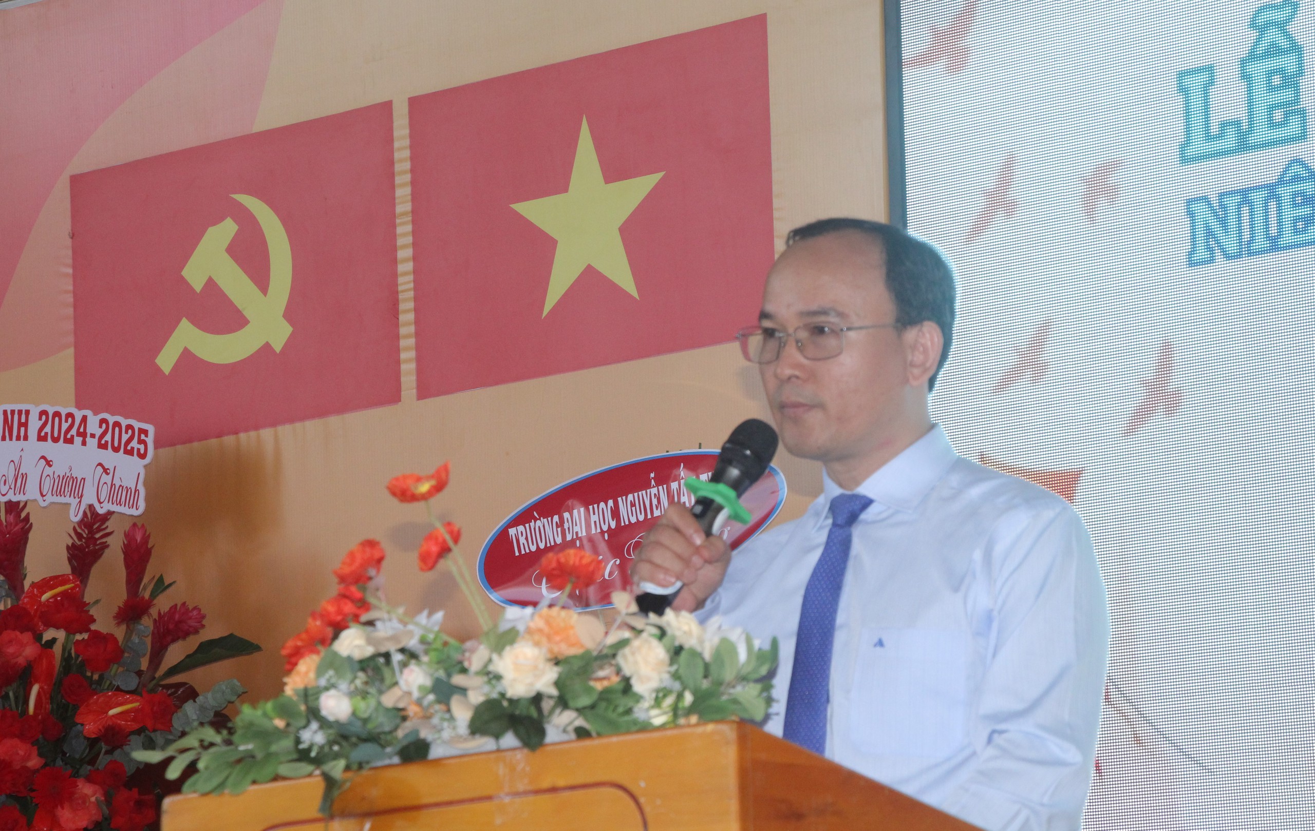 - Foto 2. - Ảnh 2.