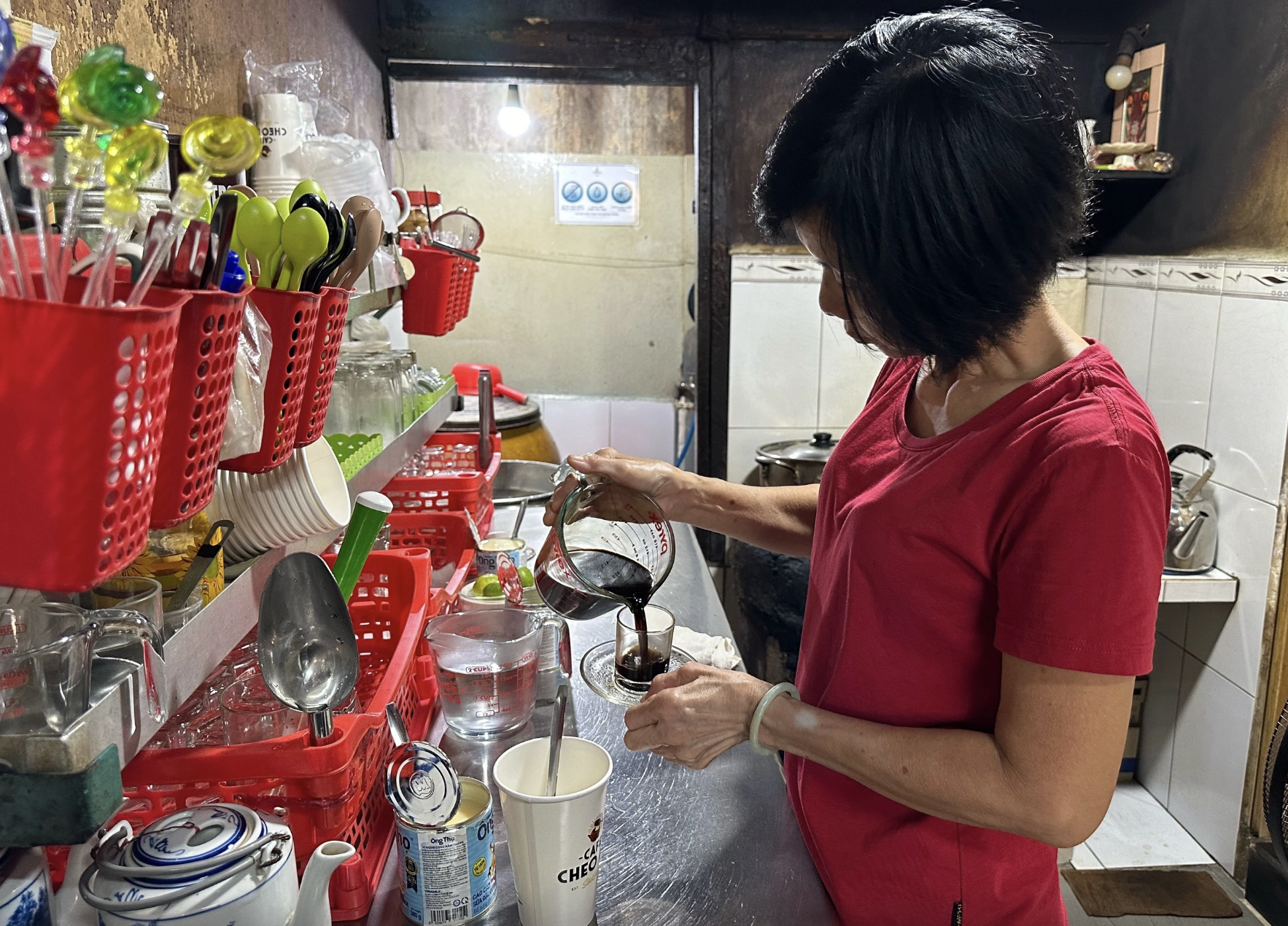 Những quán cà phê vợt lừng danh, lâu đời nhất TP.HCM: Bạn đã ghé chưa? - Ảnh 3.