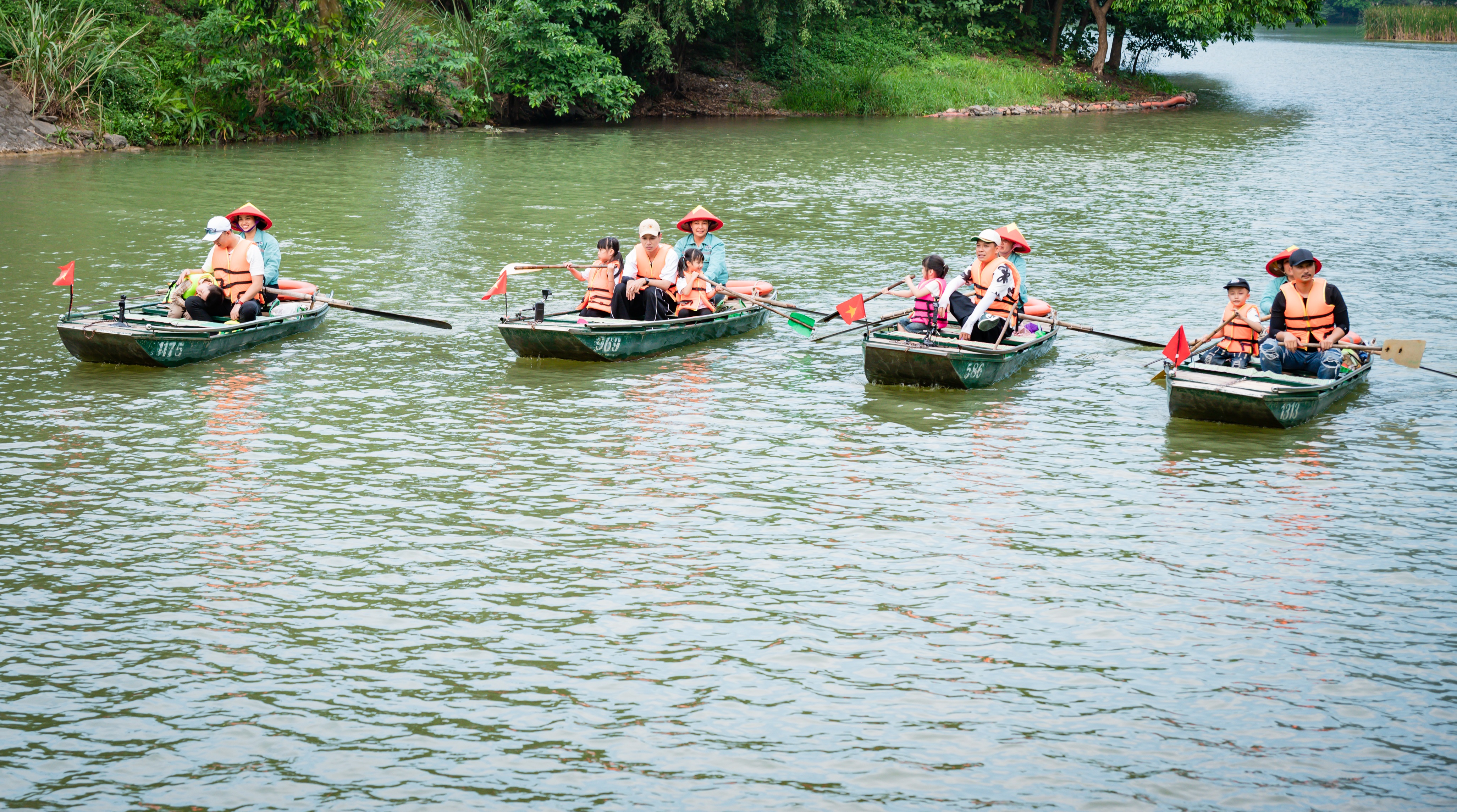 'Giang hồ màn ảnh' Duy Hưng đến Ninh Bình... đấu vật - Ảnh 1. 'Giang hồ màn ảnh' Duy Hưng đến Ninh Bình... đấu vật - Ảnh 1.