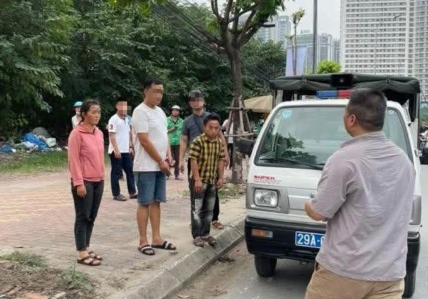 Triệu tập tài xế trong vụ chặt chém 4 , 2 triệu đồng tiền taxi ở Hà Nội - Ảnh 1. Triệu tập tài xế trong vụ chặt chém 4 , 2 triệu đồng tiền taxi ở Hà Nội - Ảnh 1.