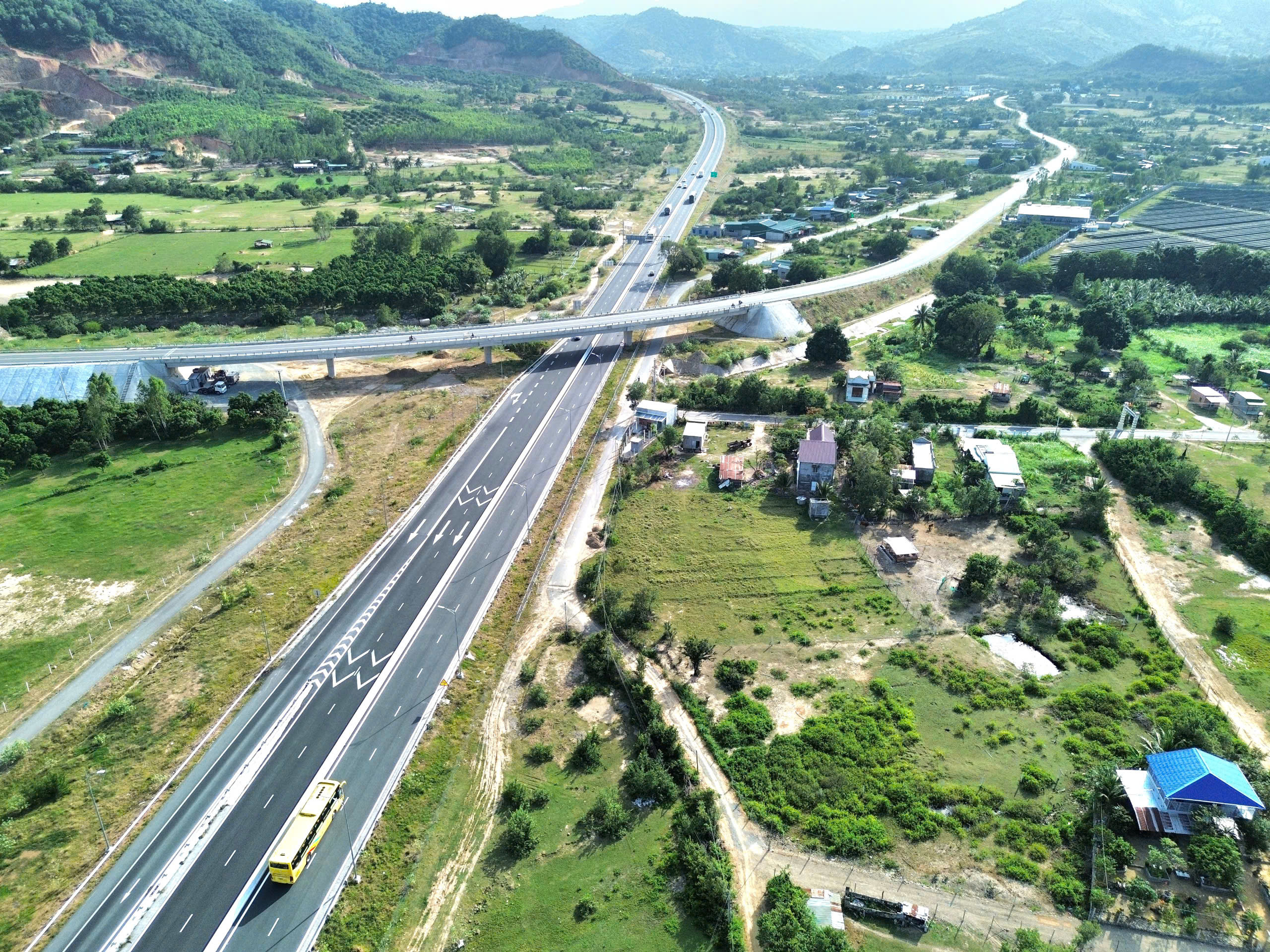 Kiến tạo cực tăng trưởng biển mới trong kỷ nguyên phát triển - Ảnh 2.