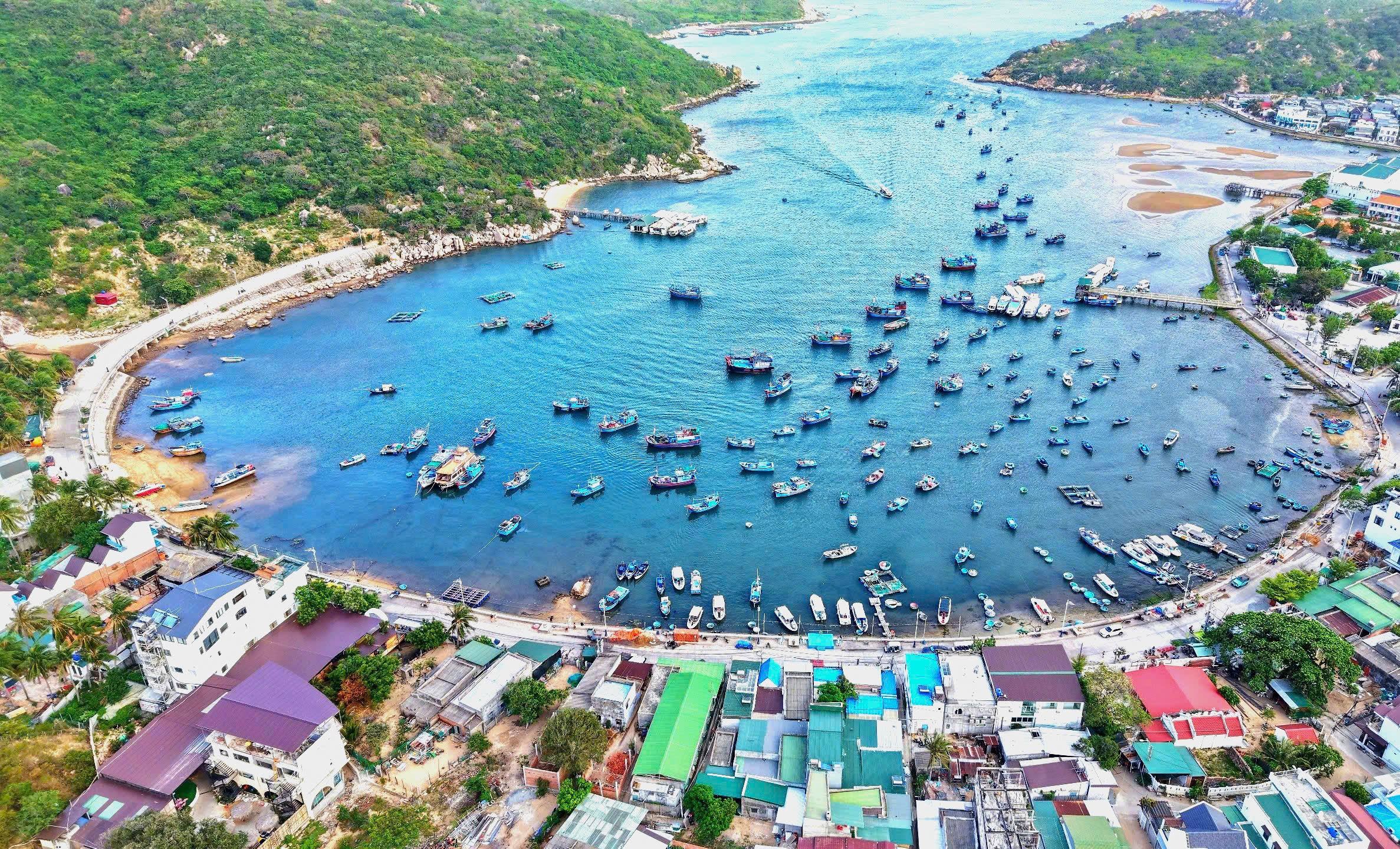 Kiến tạo cực tăng trưởng biển mới trong kỷ nguyên phát triển - Ảnh 3.