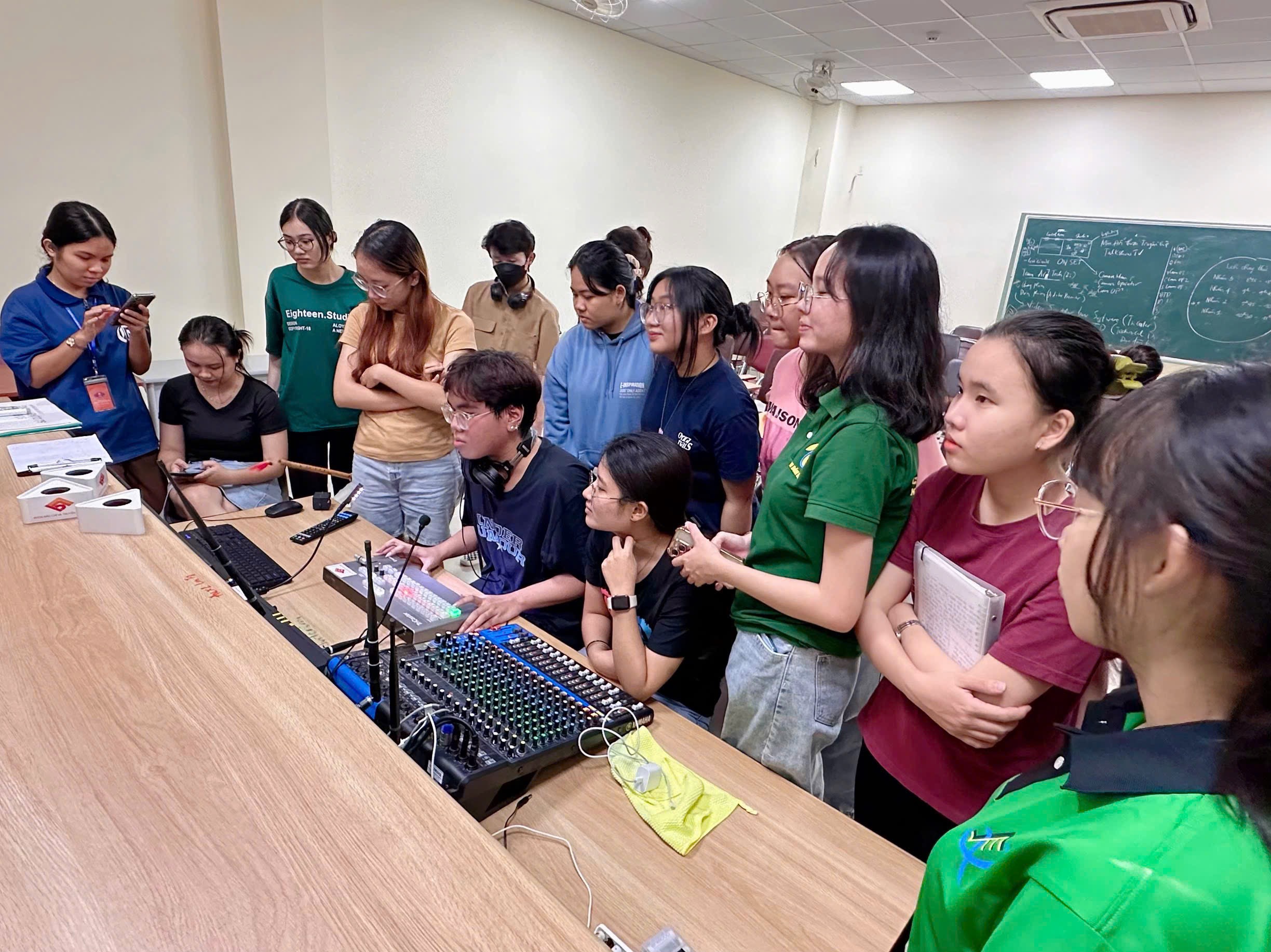 Đào tạo báo chí trong kỷ nguyên ai - Ảnh 3.