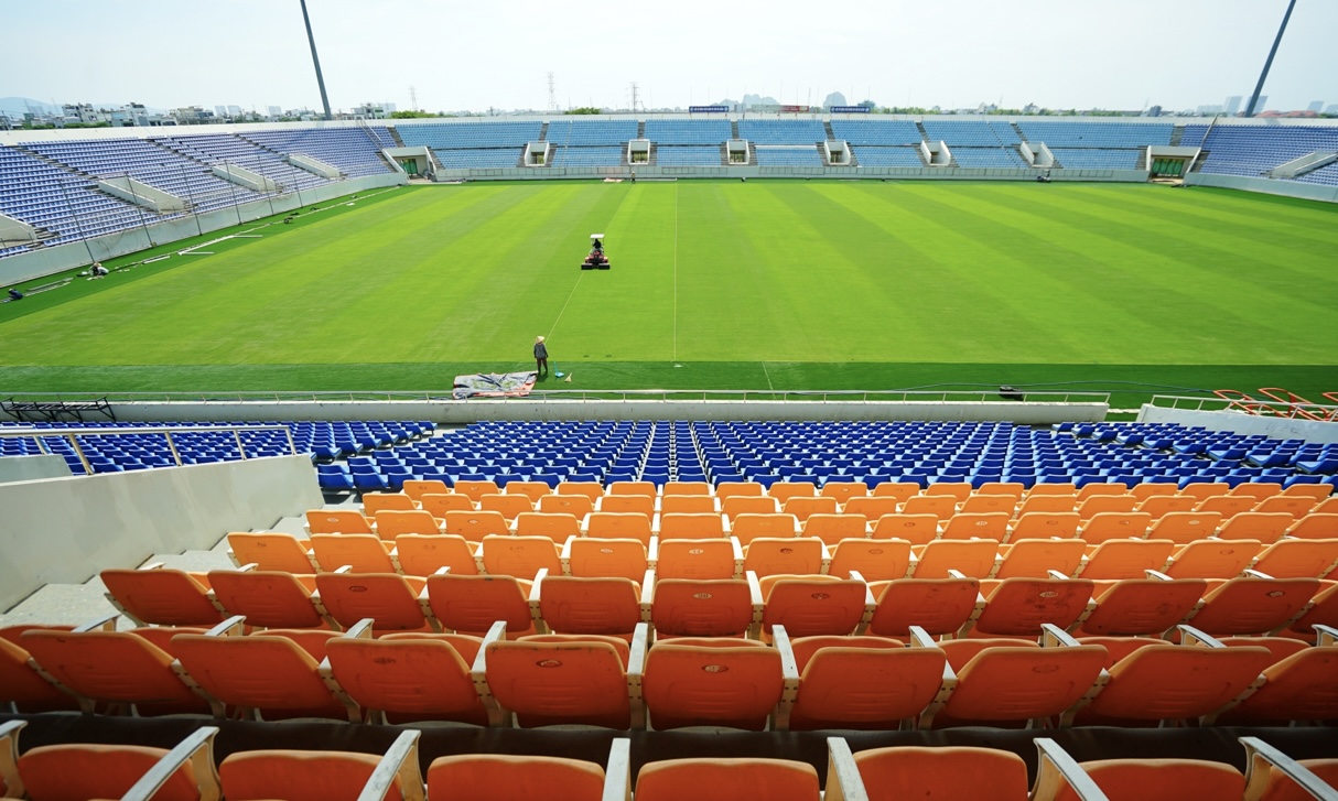 Můj stadion Dinh získal 10 miliard dongů na kompletní obnovu „vysoce kvalitního“ travnatého povrchu, který se třpytí jako stadion Hoa Xuan – Foto 2. Sân Mỹ Đình được cấp 10 tỉ đồng làm mới hoàn toàn mặt cỏ ‘xịn’, lung linh như sân Hòa Xuân- Ảnh 2.