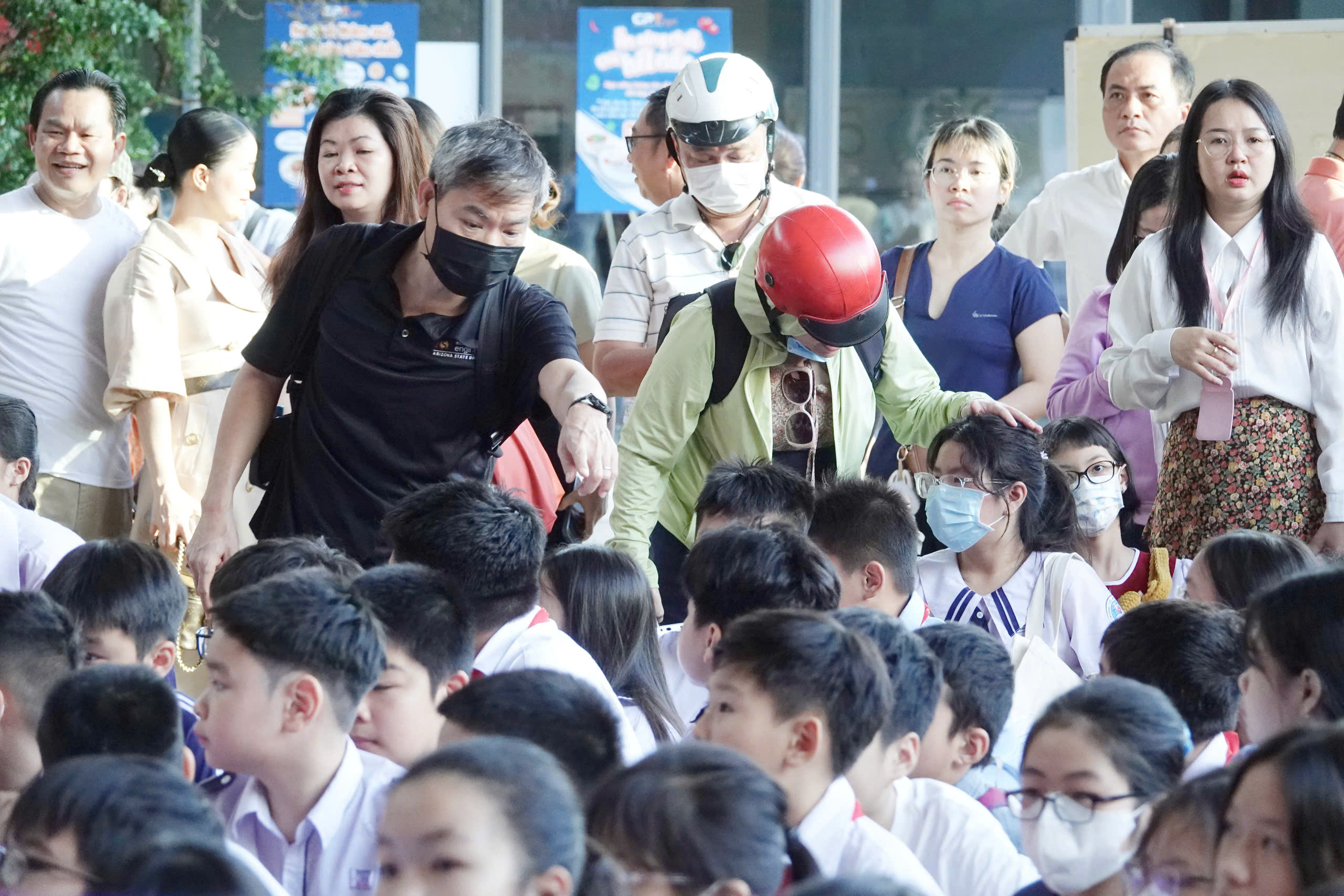 'Góc khuất' khi thực hiện quy định siết dạy thêm, học thêm: Những kỳ thi 'nghiệt ngã' - Ảnh 1.