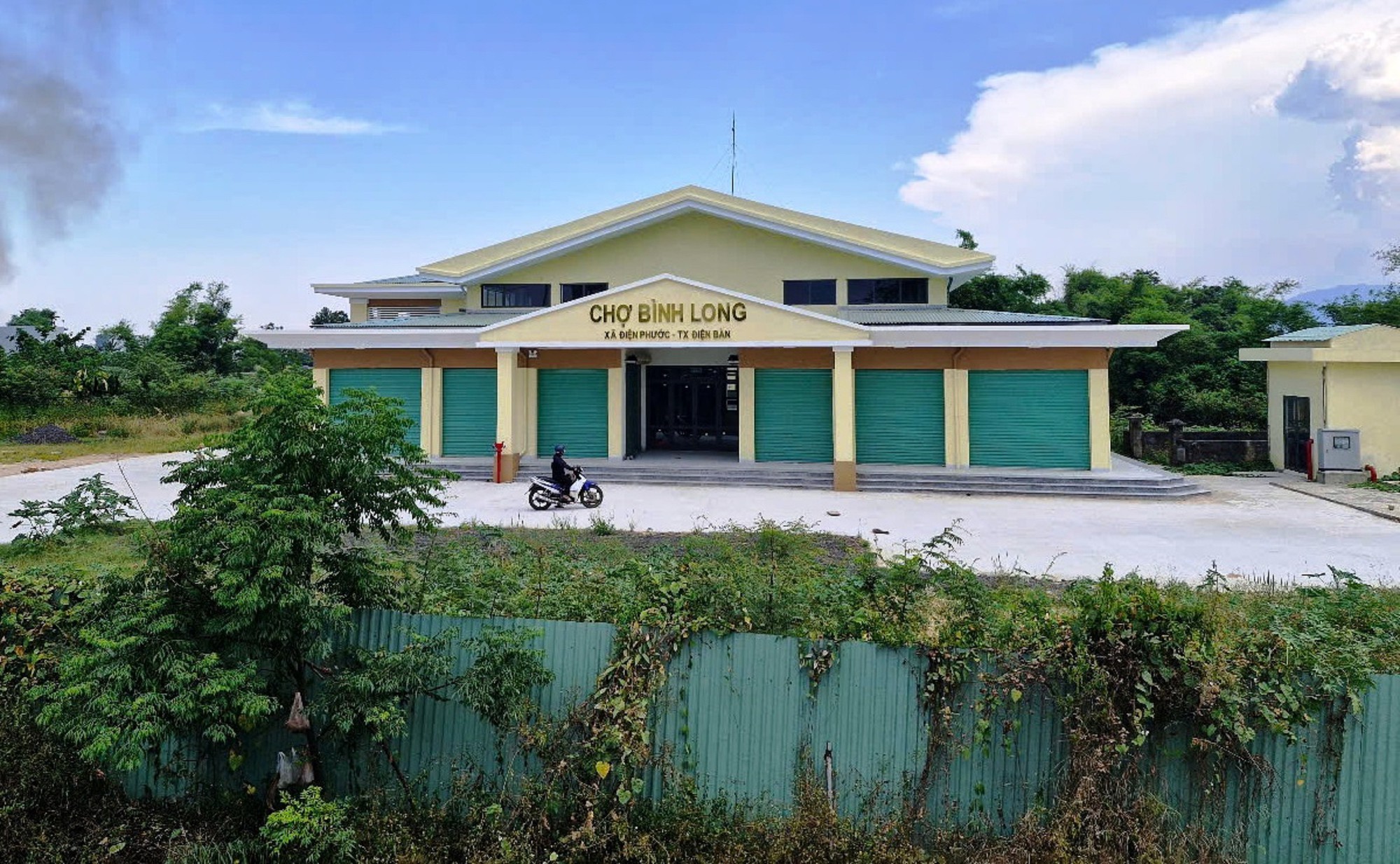 Chợ tiền tỉ xây xong rồi bỏ không Chợ tiền tỉ xây xong rồi bỏ không