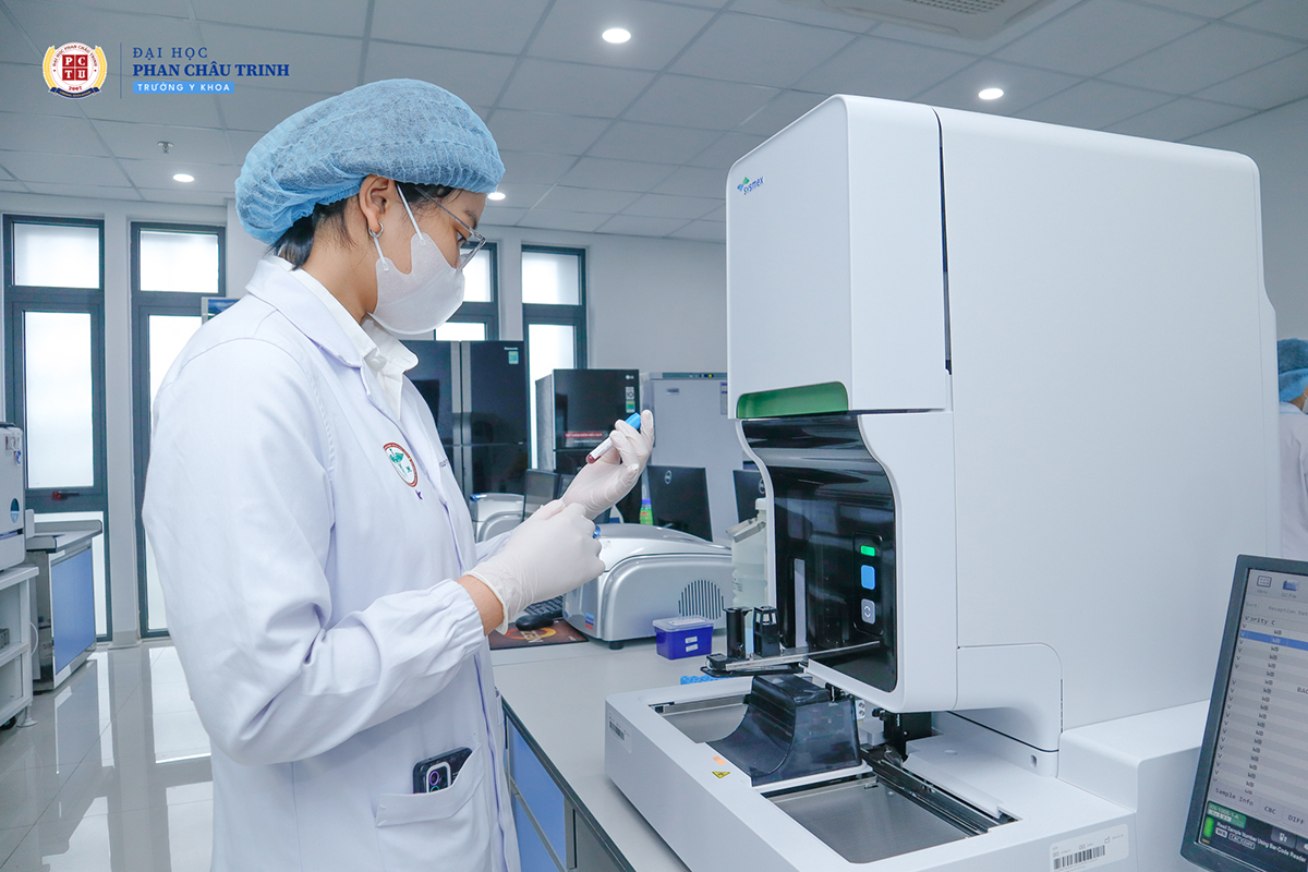 សាកលវិទ្យាល័យ Phan Chau Trinh គឺជាអ្នកត្រួសត្រាយផ្លូវក្នុងការអនុវត្តបញ្ញាសិប្បនិម្មិត និងជីវបច្ចេកវិទ្យាវេជ្ជសាស្ត្រ។ - រូបថតទី 2។ Trường ĐH Phan Châu Trinh tiên phong ứng dụng AI và công nghệ sinh học y khoa
- Ảnh 2.