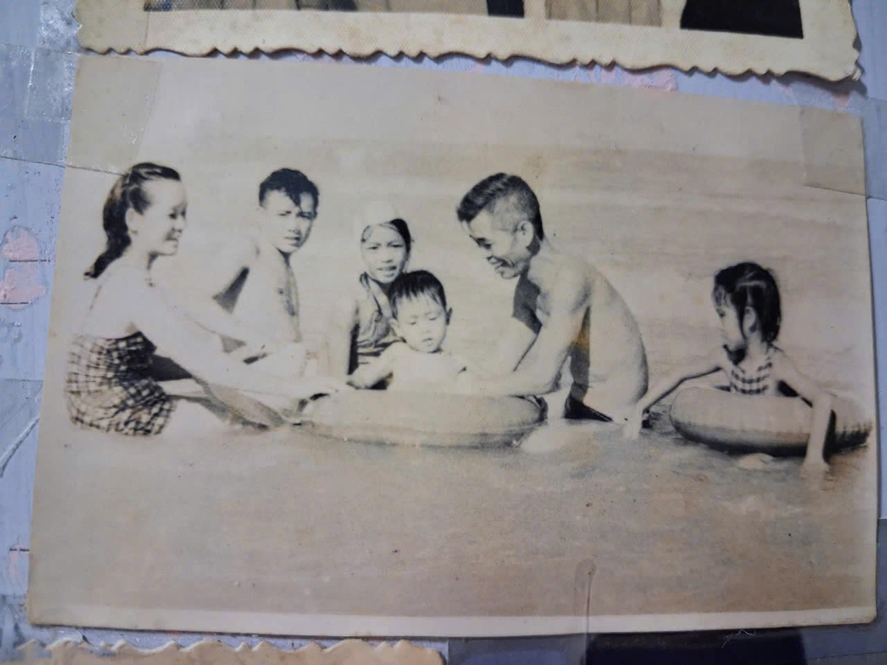 ដួង ទុយ ត្រាំ និងវាសនារដូវក្តៅ៖ ឈឺចាប់ហើយស្អាត! - រូបថត ២. Đặng Thùy Trâm và những mùa hè định mệnh: Đớn đau và đẹp đẽ!- Ảnh 2.