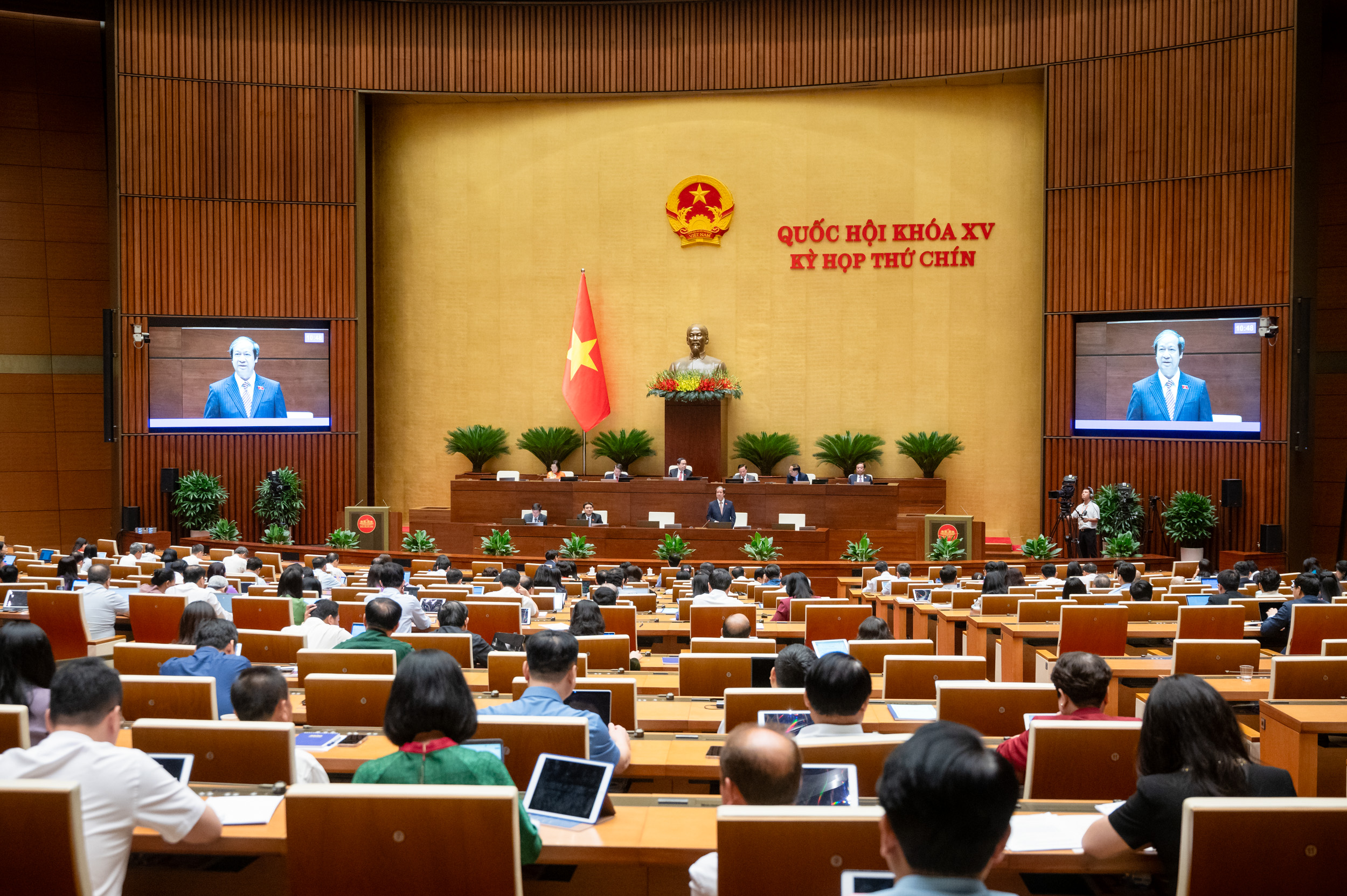 Bộ trưởng GD-ĐT: 'Quan trọng nhất là có tiền để miễn học phí' - Ảnh 3.