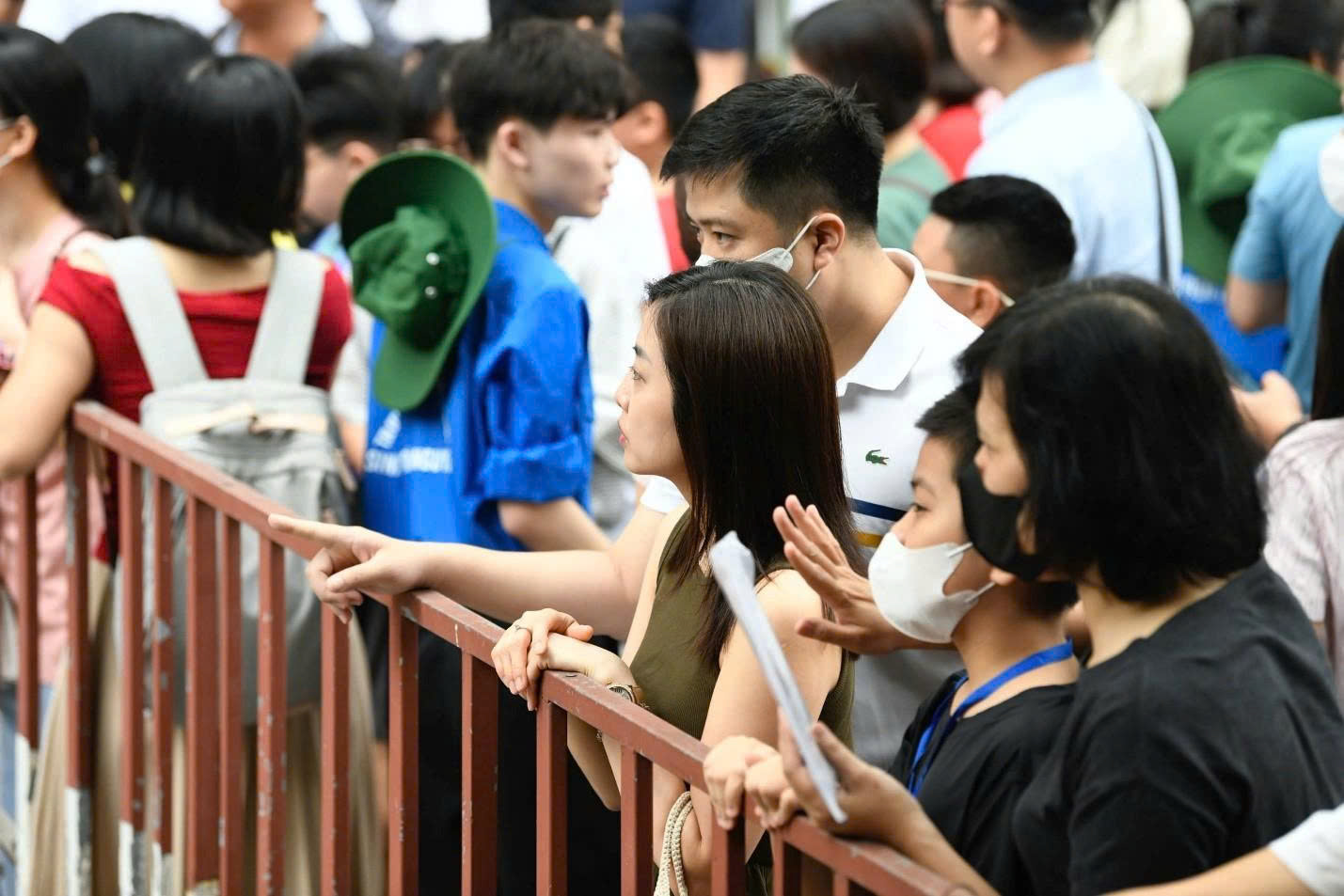 'Góc khuất' khi thực hiện quy định siết dạy thêm, học thêm: Những kỳ thi 'nghiệt ngã' - Ảnh 1.