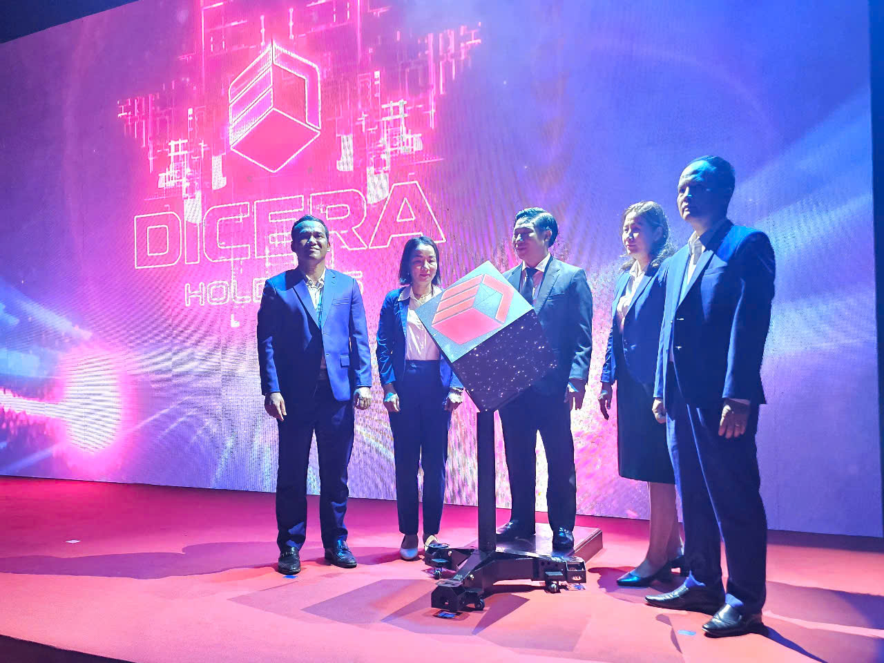 Công ty CP Xây Dựng DIC Holdings công bố diện mạo thương hiệu mới DICERA Holdings- Ảnh 1. Công ty CP Xây Dựng DIC Holdings công bố diện mạo thương hiệu mới DICERA Holdings- Ảnh 1.