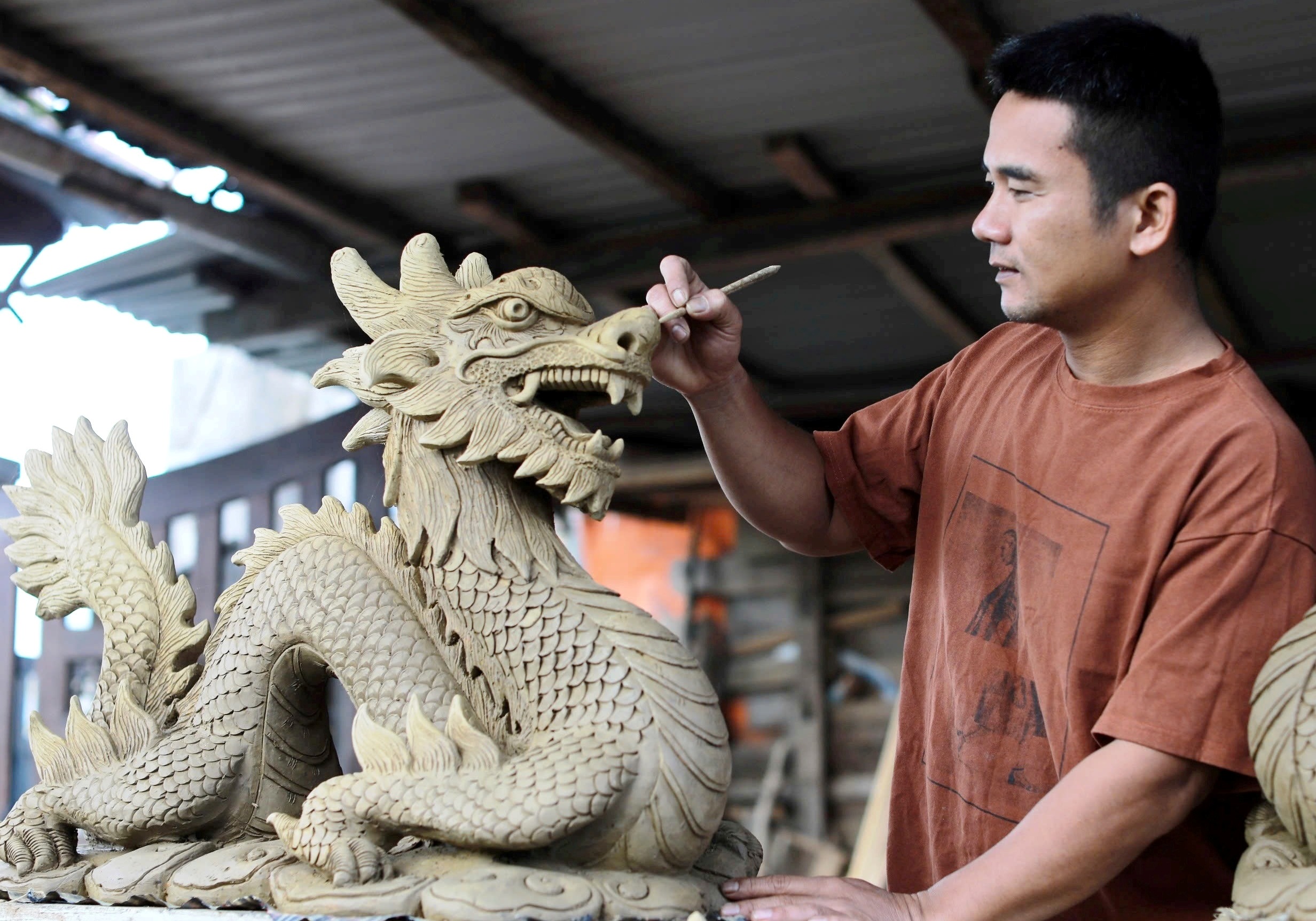 A Bai Choi „felébred” a kerámián – 1. kép. Bài chòi 'thức giấc' trên gốm- Ảnh 1.