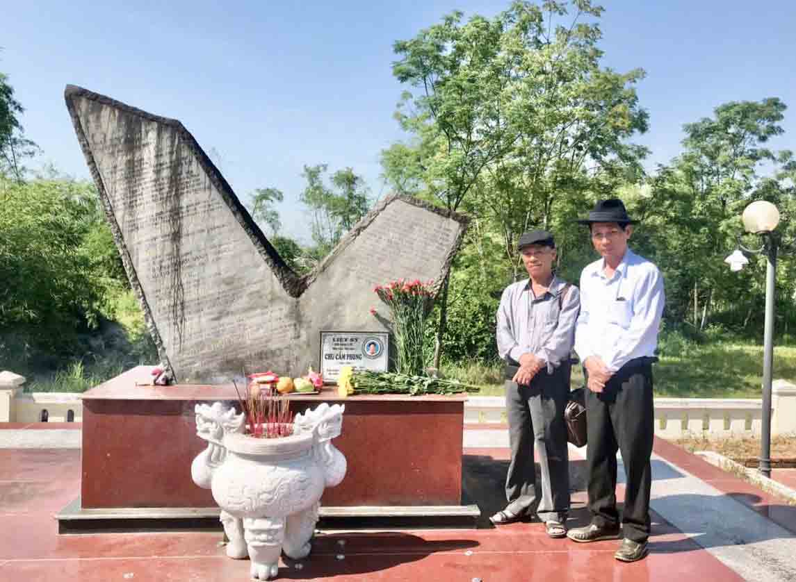 Stela memorială Chu Cam Phong și valorile culturale în inimile poporului vietnamez - Fotografia 3. Bia tưởng niệm Chu Cẩm Phong và giá trị văn hóa trong lòng Người Việt Nam - Ảnh 3.