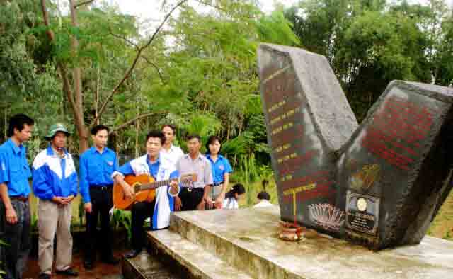 Bia tưởng niệm Chu Cẩm Phong và giá trị văn hóa trong lòng Người Việt Nam - Ảnh 4. Bia tưởng niệm Chu Cẩm Phong và giá trị văn hóa trong lòng Người Việt Nam - Ảnh 4.