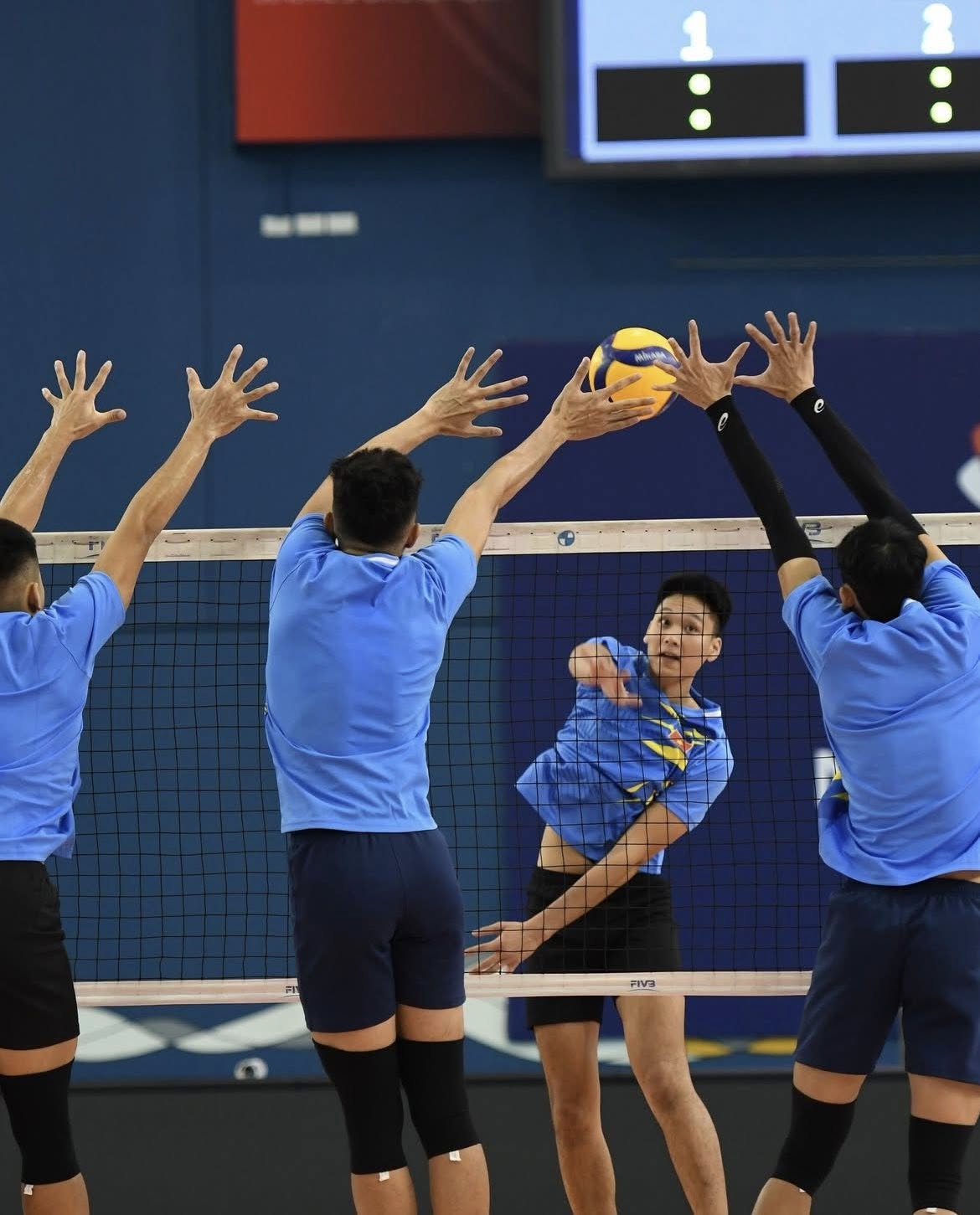 ຕາຕະລາງການແຂ່ງຂັນບານສົ່ງຊາຍ AVC Nations Cup ມື້ນີ້: ທີມຫວຽດນາມ ລົງສະໜາມ - ພາບ 1. Lịch thi đấu bóng chuyền nam AVC Nations Cup hôm nay: Đội tuyển Việt Nam xuất trận- Ảnh 1.