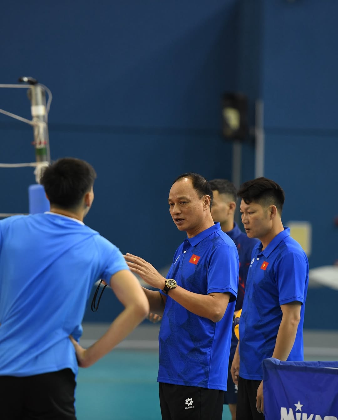 'Hot boy' cao 1,90 m làm thủ quân đội tuyển nam bóng chuyền Việt Nam  - Ảnh 2.