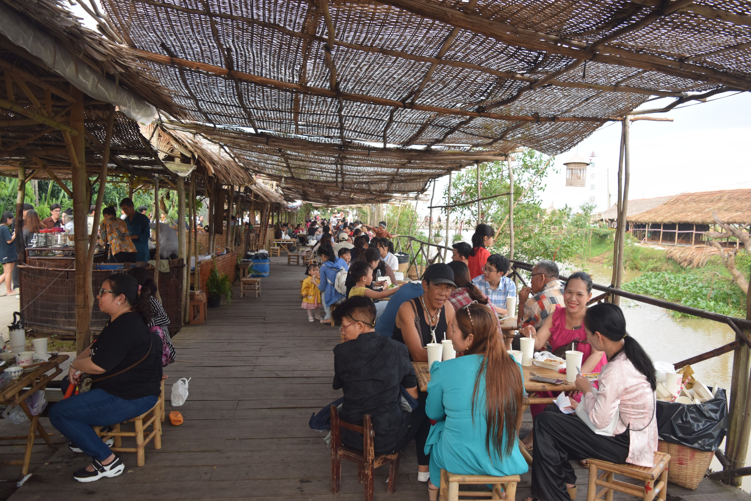 Đồng Tháp thu hút du khách bởi nét đẹp mộc mạc, tự nhiên- Ảnh 1. Đồng Tháp thu hút du khách bởi nét đẹp mộc mạc, tự nhiên- Ảnh 1.