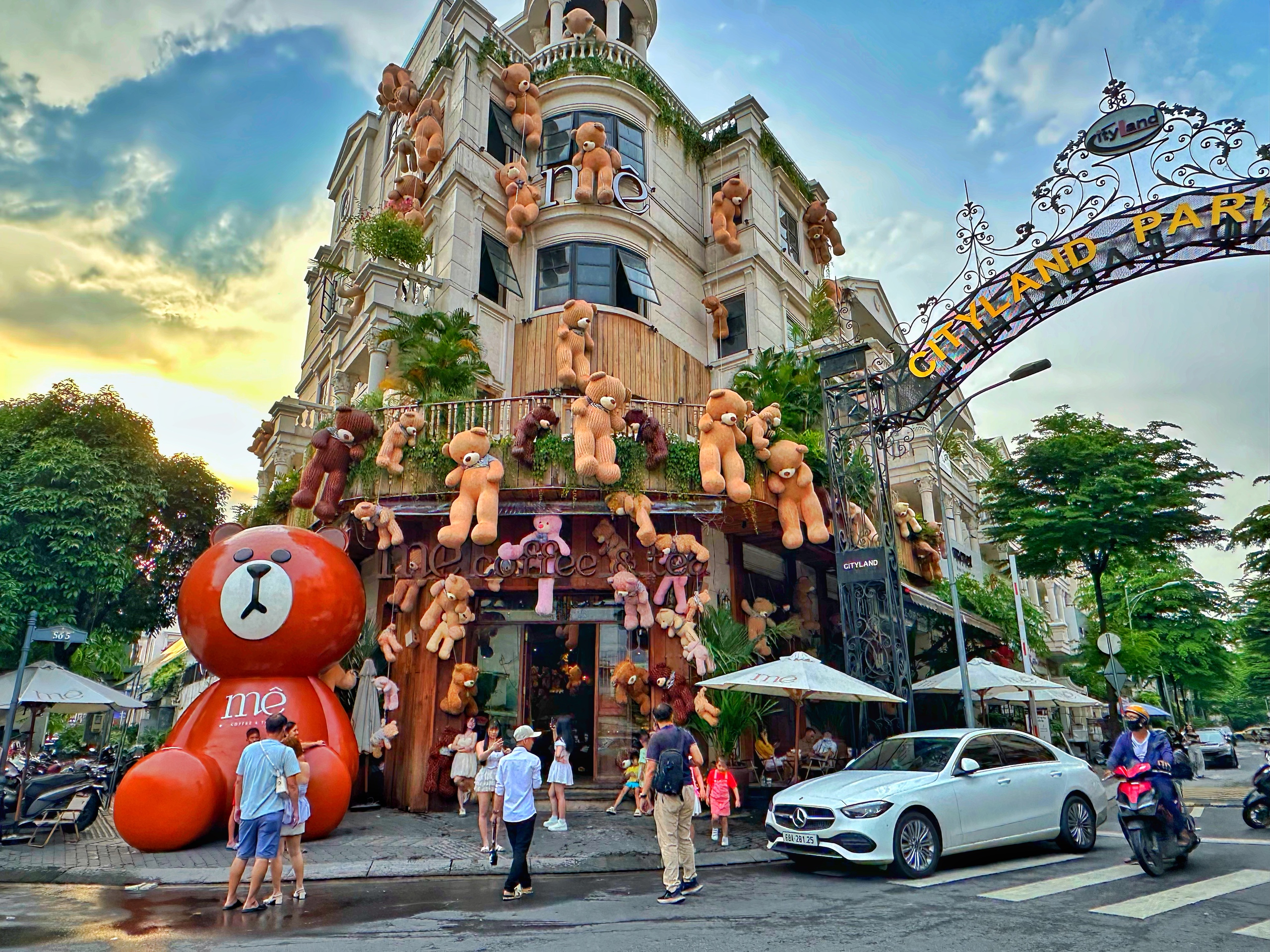 Chi nửa tỉ trang trí gấu bông, quán cà phê TP.HCM thành điểm check-in ‘hot’ hè 2025 Chi nửa tỉ trang trí gấu bông, quán cà phê TP.HCM thành điểm check-in ‘hot’ hè 2025