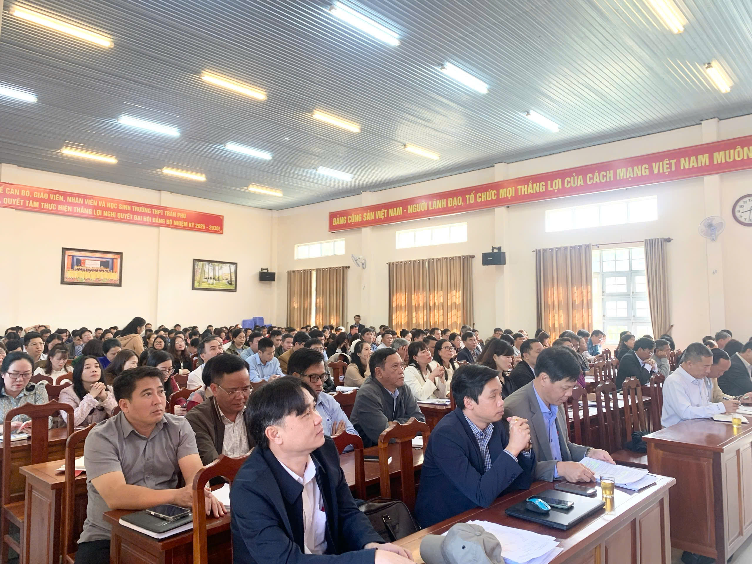 Πρόληψη της αντιγραφής στις απολυτήριες εξετάσεις του Λυκείου του 2025 με χρήση τεχνολογίας και τεχνητής νοημοσύνης - Φωτογραφία 2. Ngăn chặn gian lận thi tốt nghiệp THPT 2025 bằng công nghệ và trí tuệ nhân tạo - Ảnh 2.