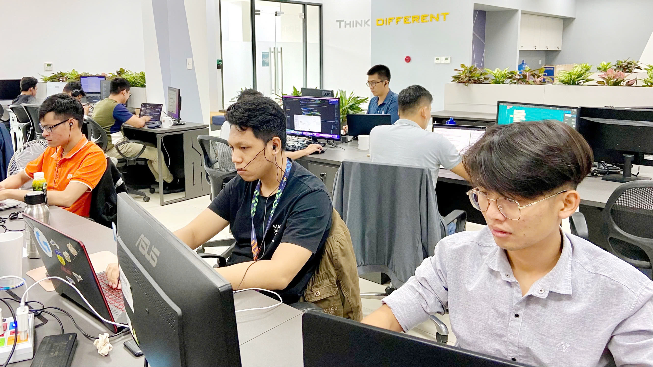 Miền Trung phát triển bứt phá trong kỷ nguyên AI và công nghệ số - Ảnh 5. Miền Trung phát triển bứt phá trong kỷ nguyên AI và công nghệ số - Ảnh 5.
