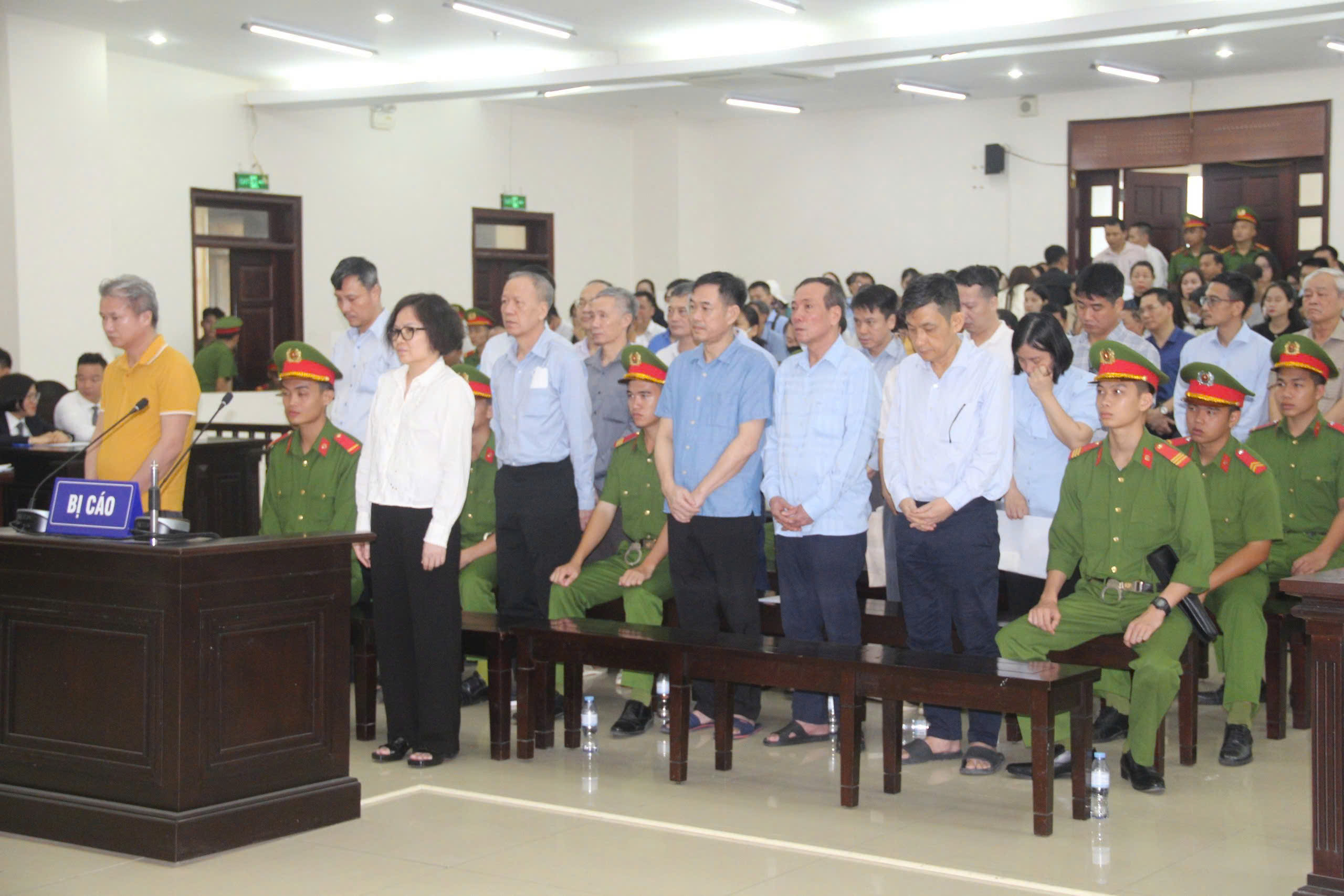 Ông Trịnh Văn Quyết được đề nghị chuyển từ phạt tù sang phạt tiền- Ảnh 2. Ông Trịnh Văn Quyết được đề nghị chuyển từ phạt tù sang phạt tiền- Ảnh 2.