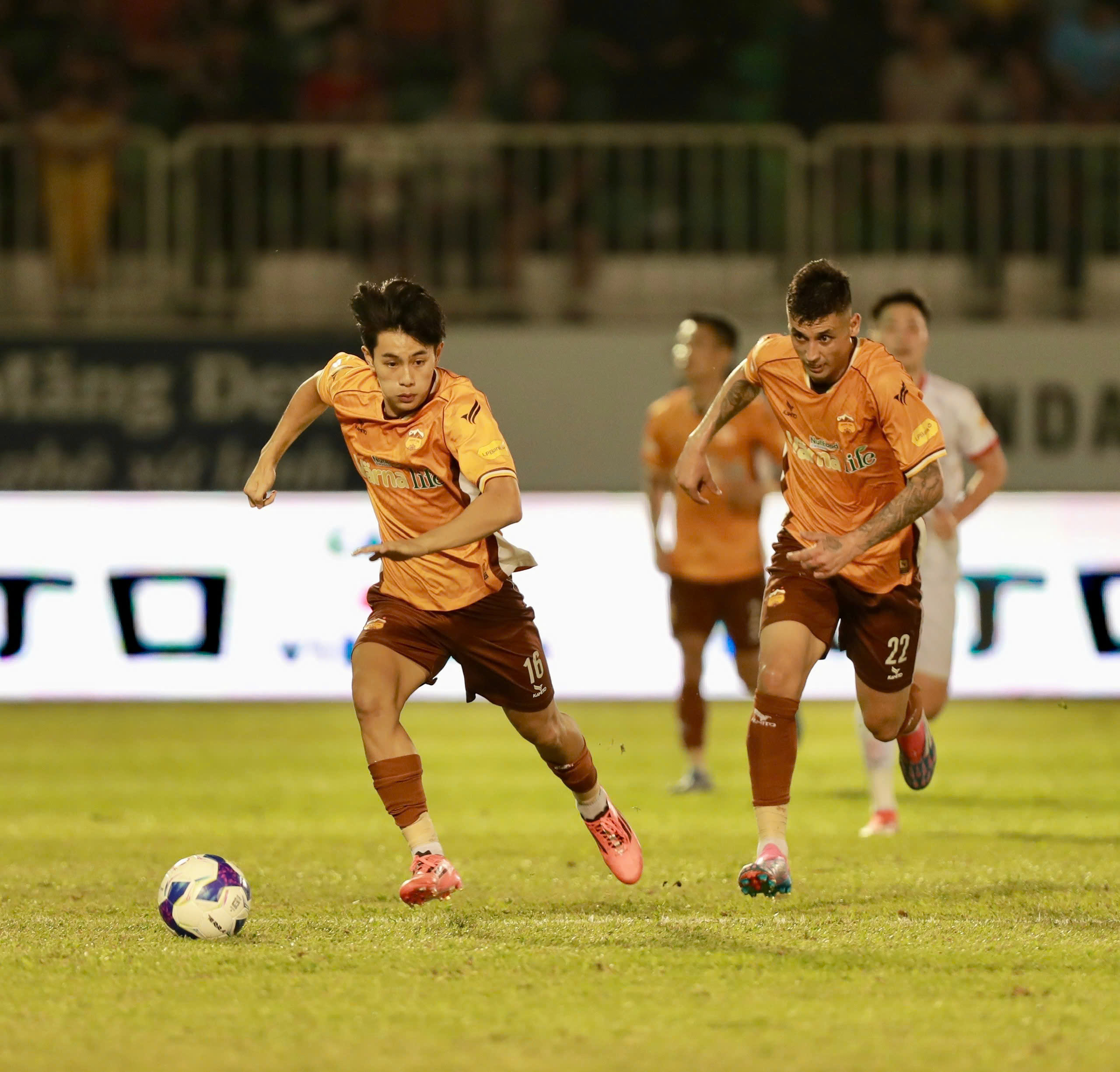 HAGL ปฏิเสธนักเตะเวียดนามโพ้นทะเล โดยสงวนตำแหน่งไว้ให้กับดาวรุ่ง - ภาพที่ 1 HAGL nói không với cầu thủ Việt kiều, dành suất cho sao trẻ- Ảnh 1.