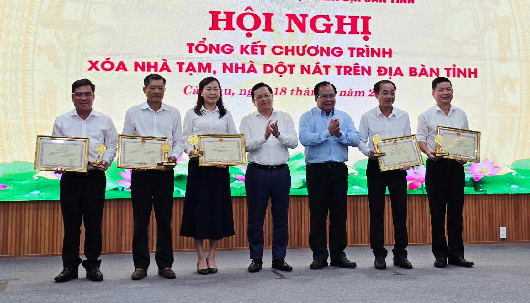 Xóa nhà tạm, Cà Mau không quên 'chuyện nhỏ' sau nhà- Ảnh 1. Xóa nhà tạm, Cà Mau không quên 'chuyện nhỏ' sau nhà- Ảnh 1.