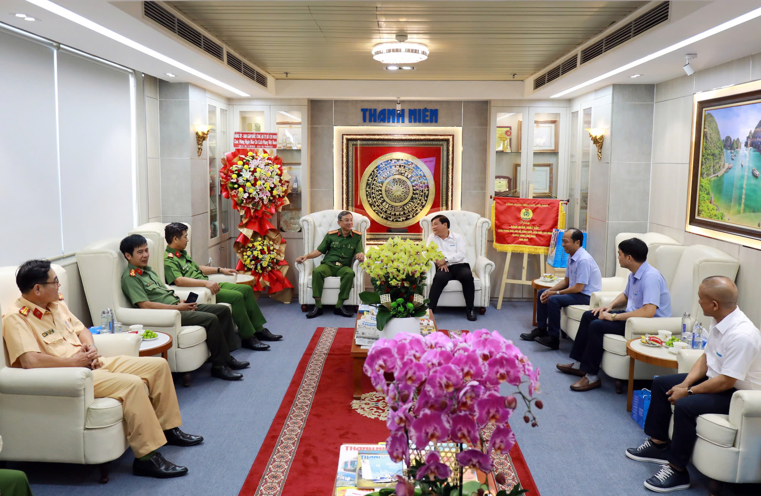 Công an TP.HCM và Báo Thanh Niên kỉ niệm 100 năm báo chí cách mạng VN - Ảnh 2.