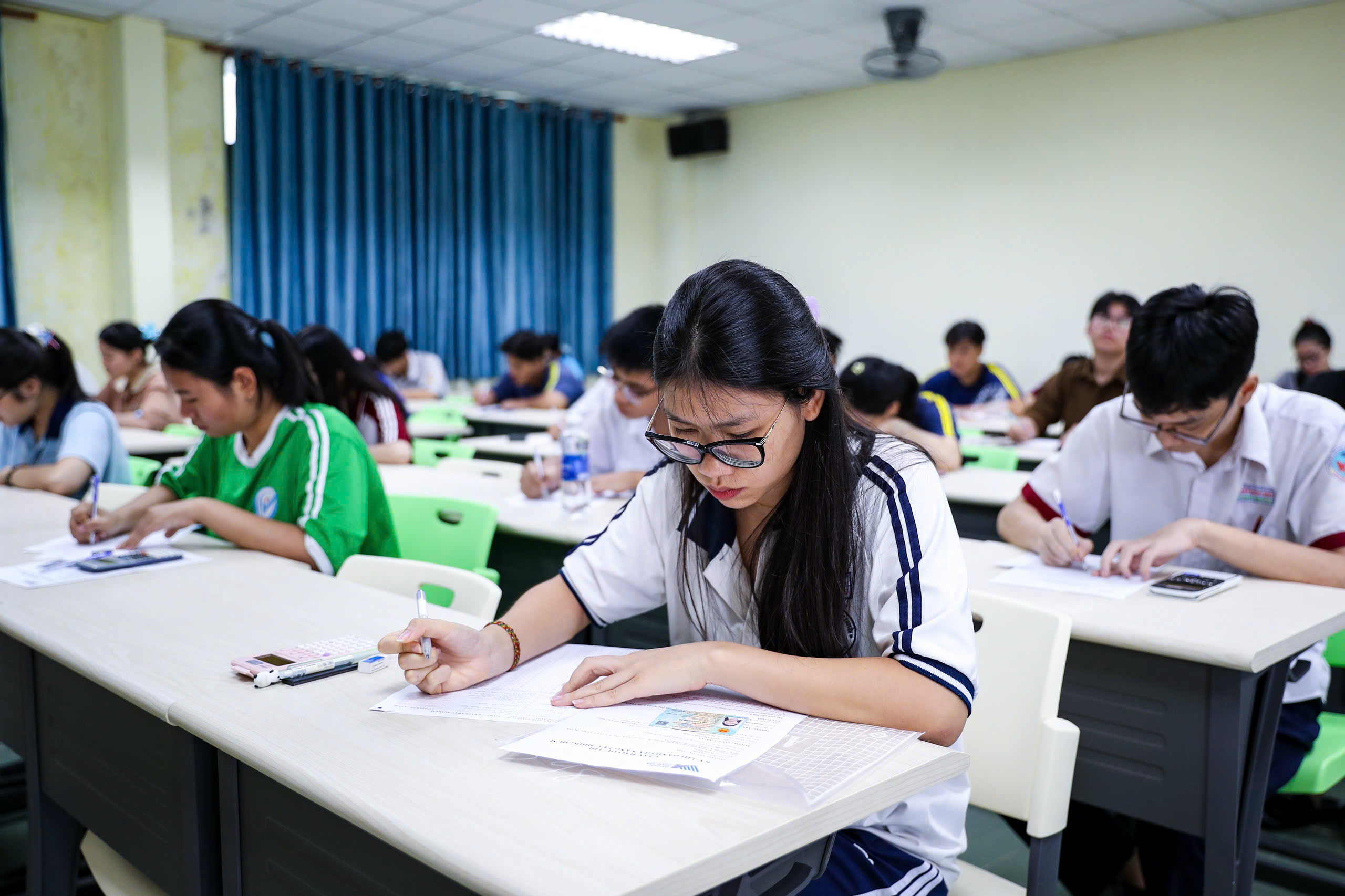 Tuyển sinh ĐH 2025: Lưu ý tránh nhầm lẫn tên chương trình - Ảnh 1.