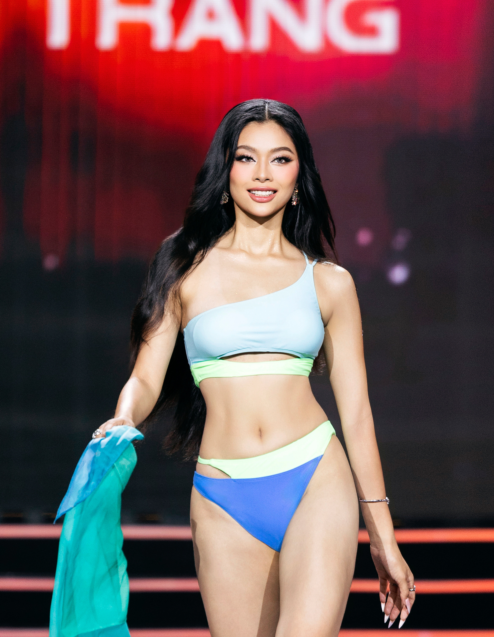 Thí sinh Hoa hậu Hoàn vũ Việt Nam trình diễn bikini 'bốc lửa' trong đêm bán kết- Ảnh 6.